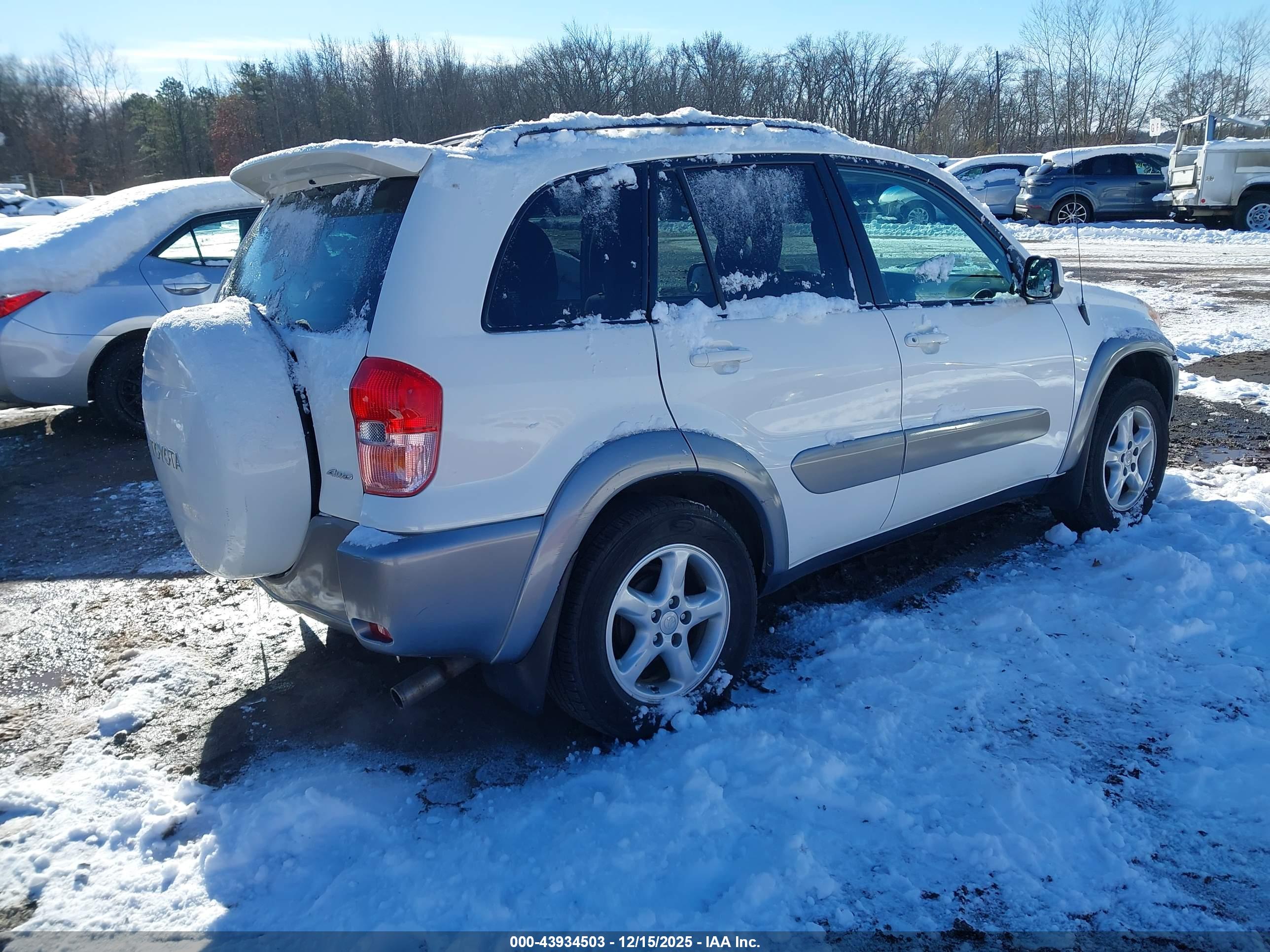 TOYOTA RAV4 image 4