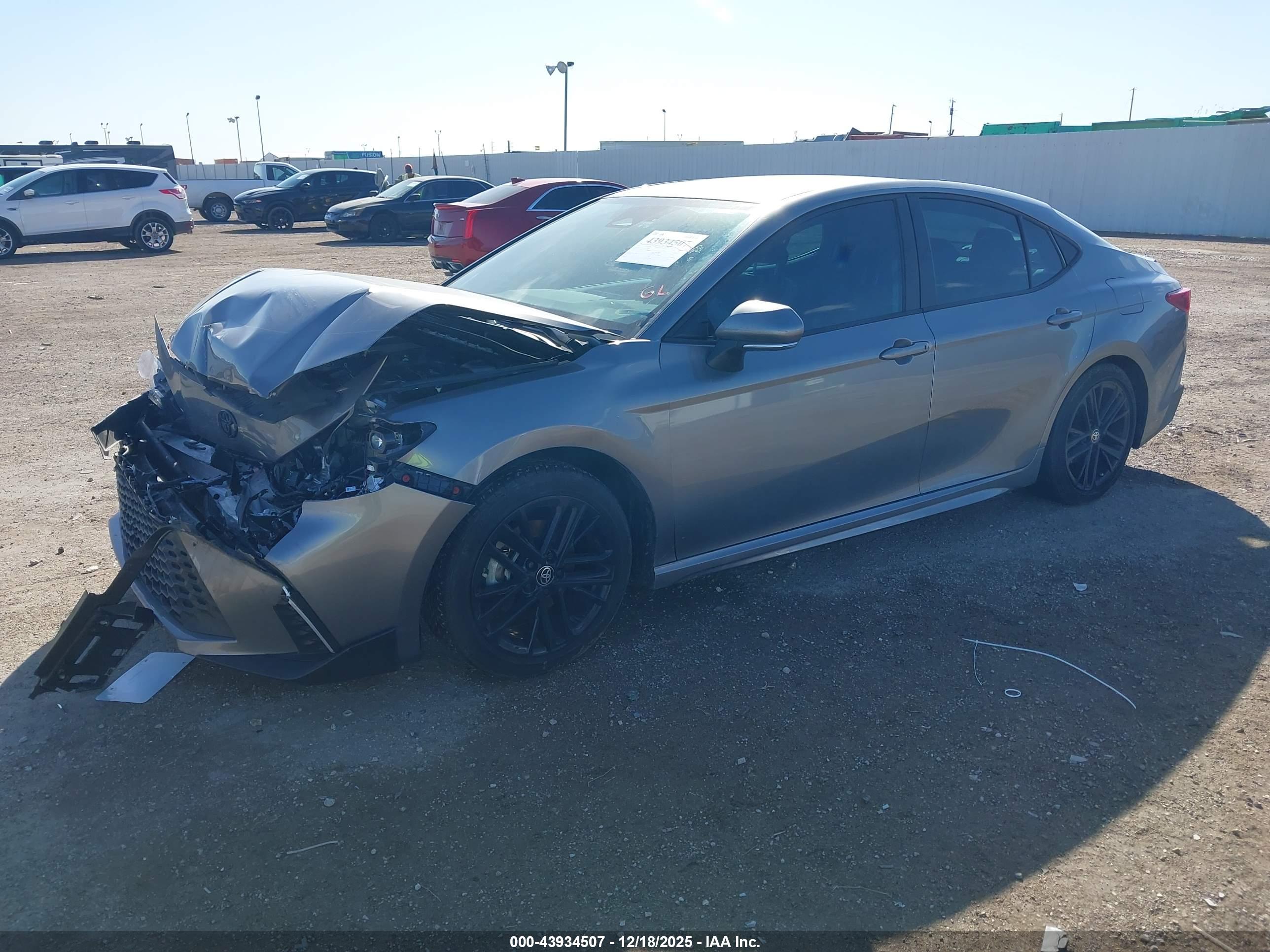 TOYOTA CAMRY image 2