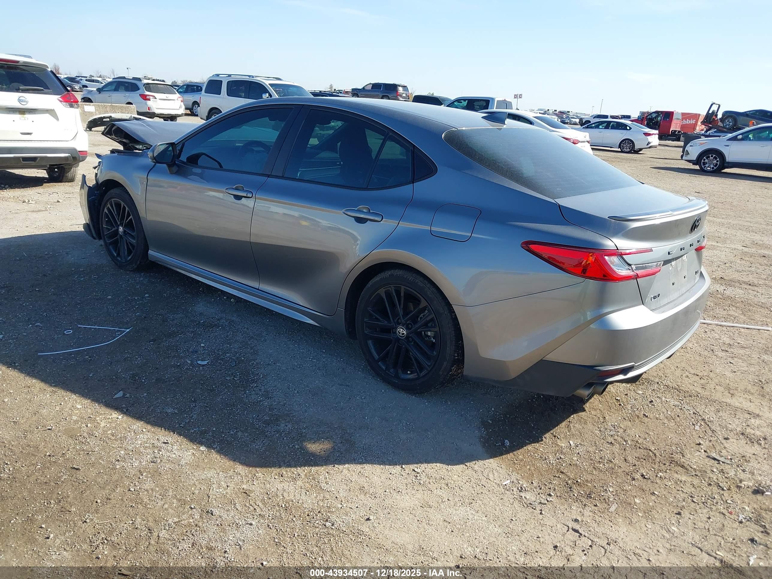 TOYOTA CAMRY image 3