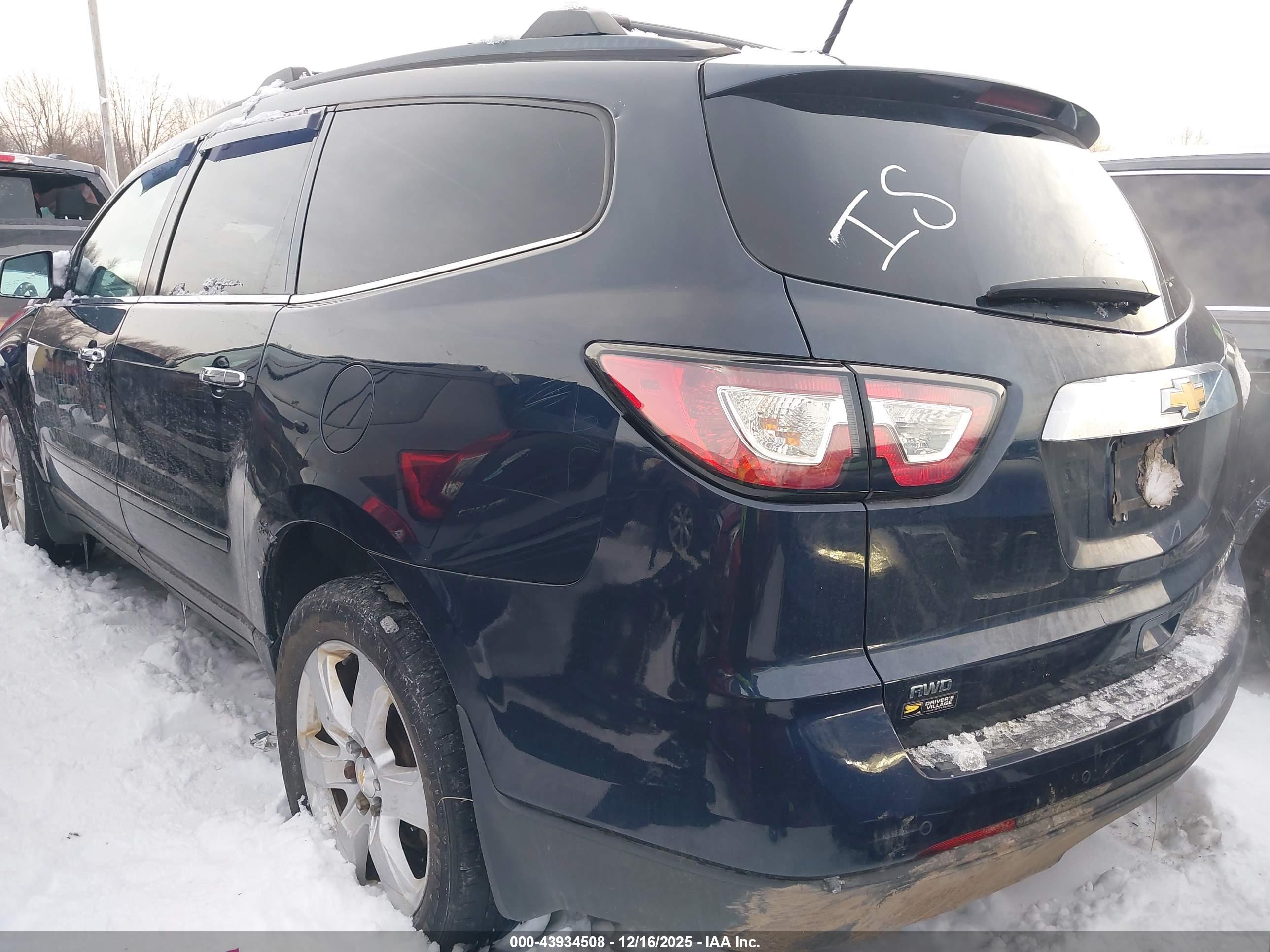 CHEVROLET TRAVERSE image 3