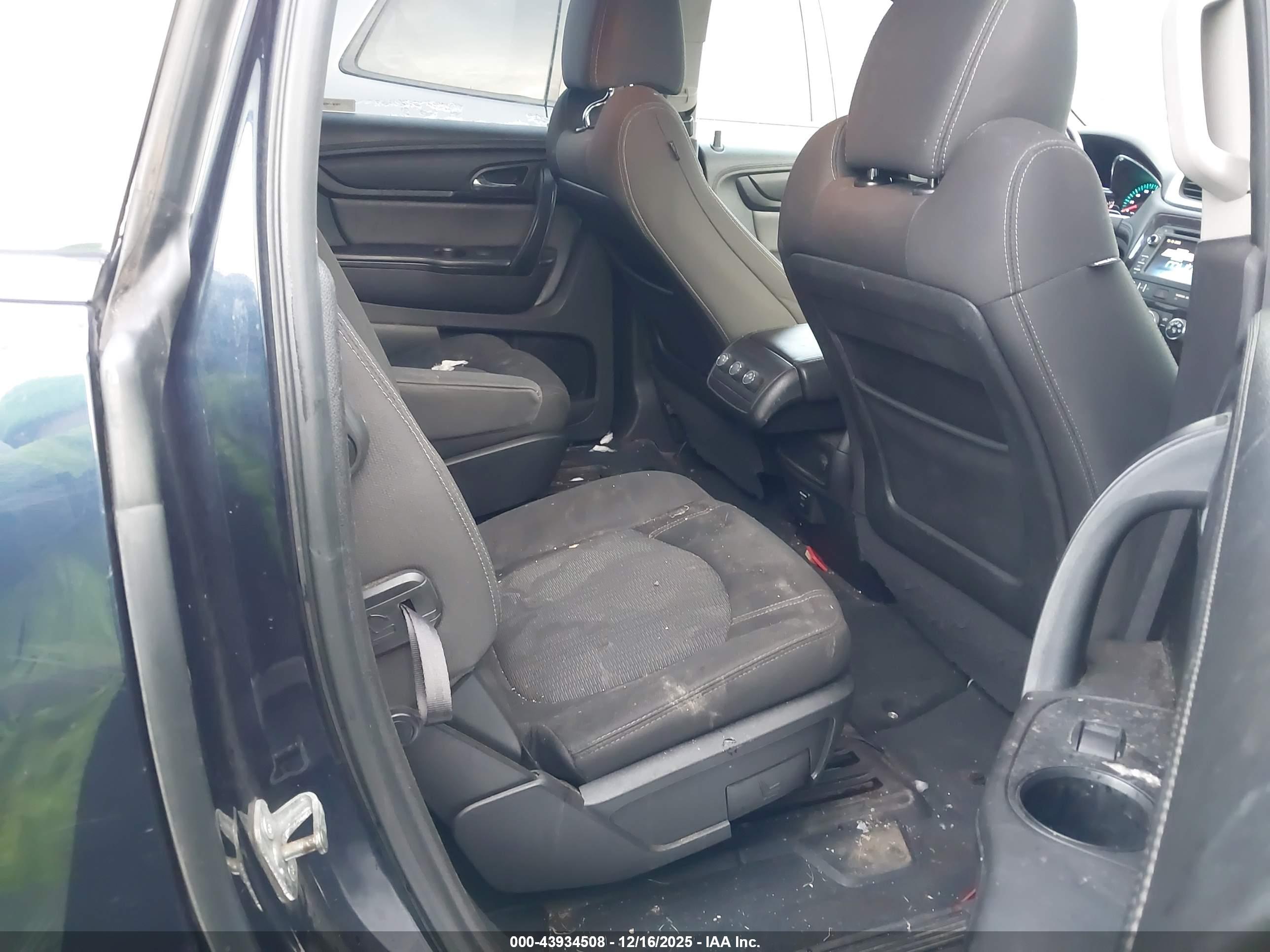 CHEVROLET TRAVERSE image 8
