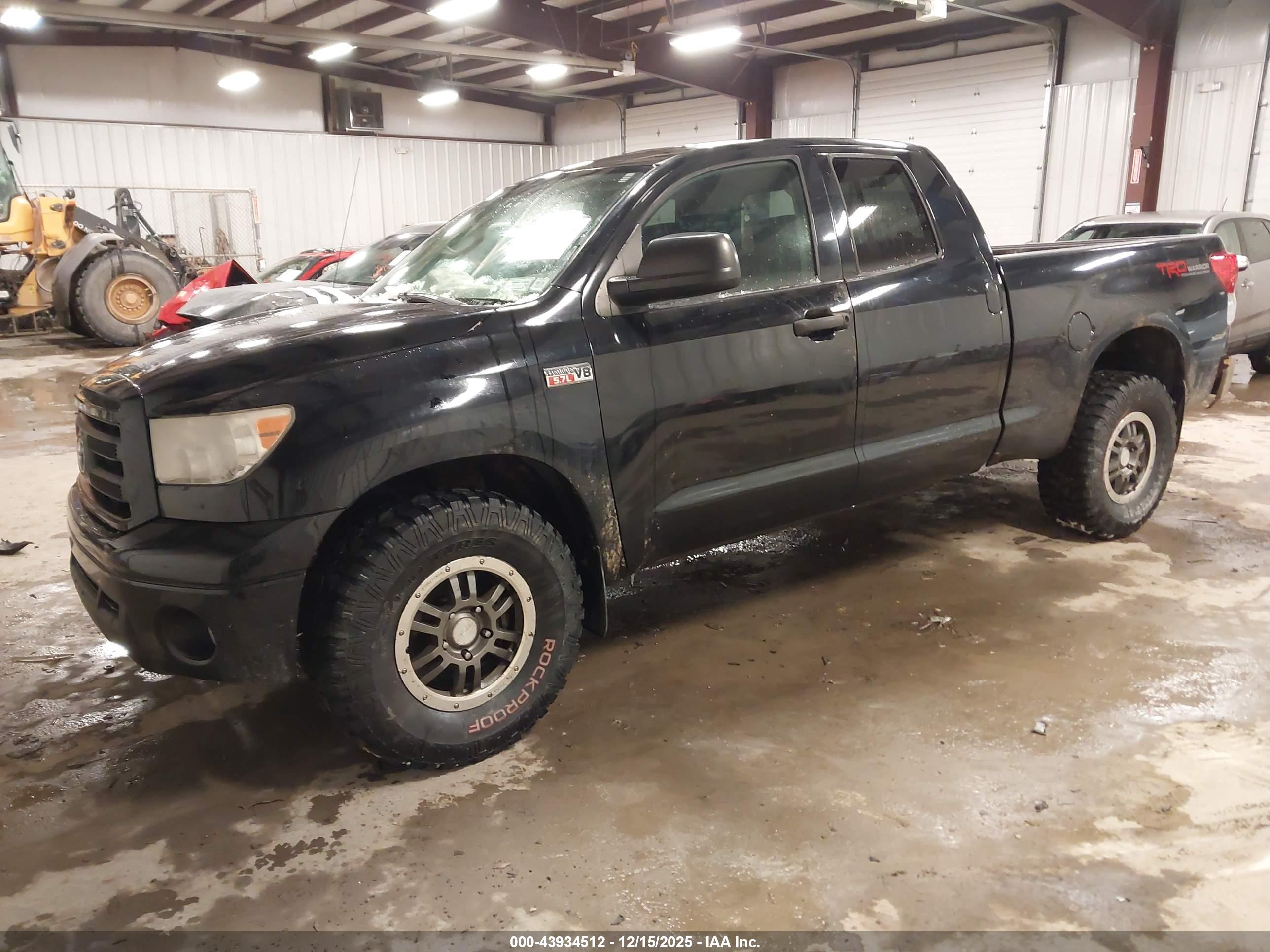 TOYOTA TUNDRA image 2