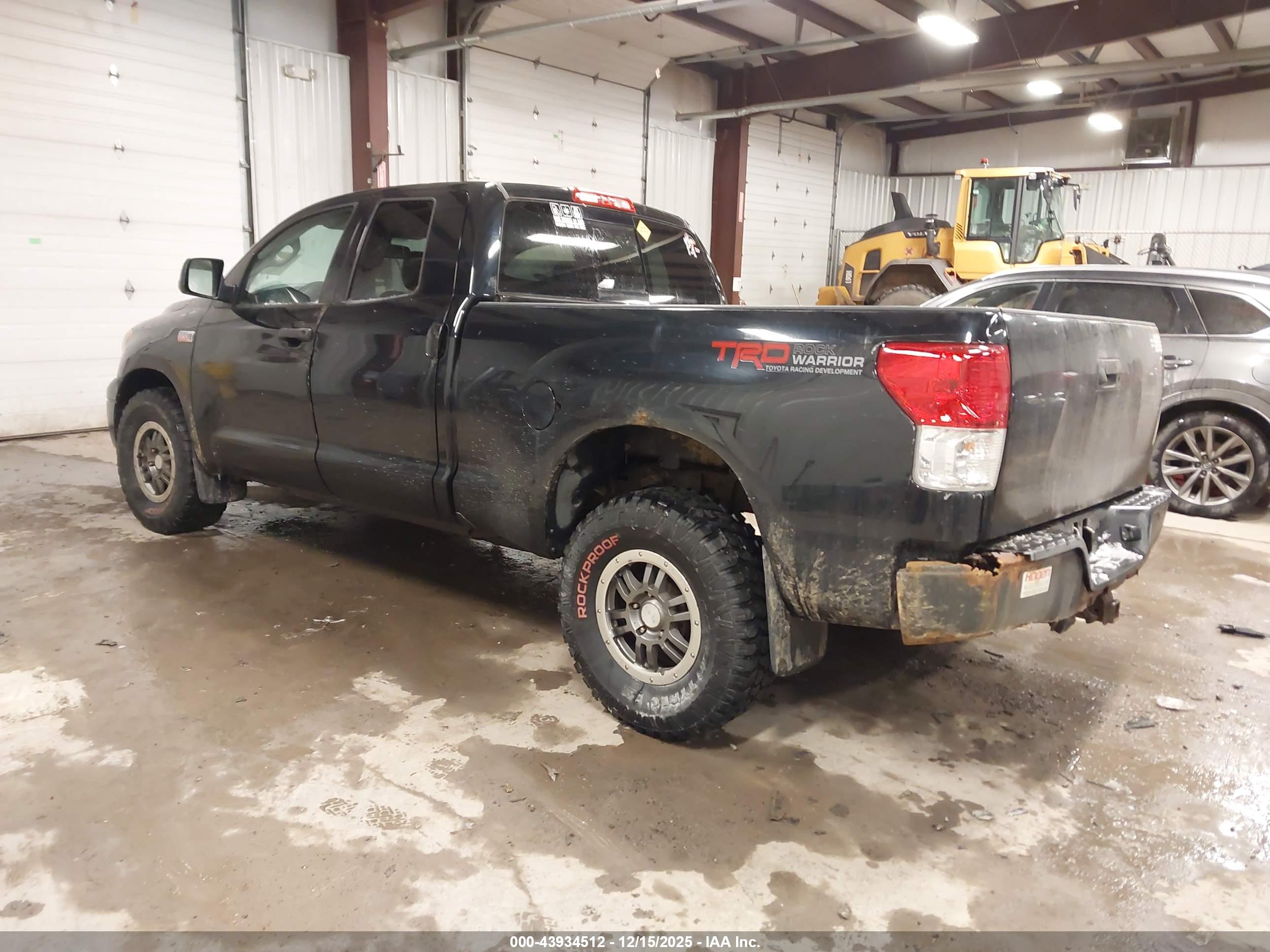TOYOTA TUNDRA image 3