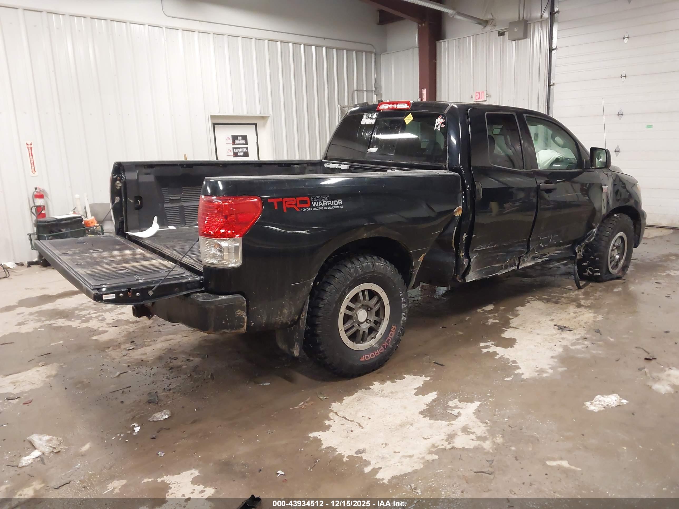 TOYOTA TUNDRA image 4