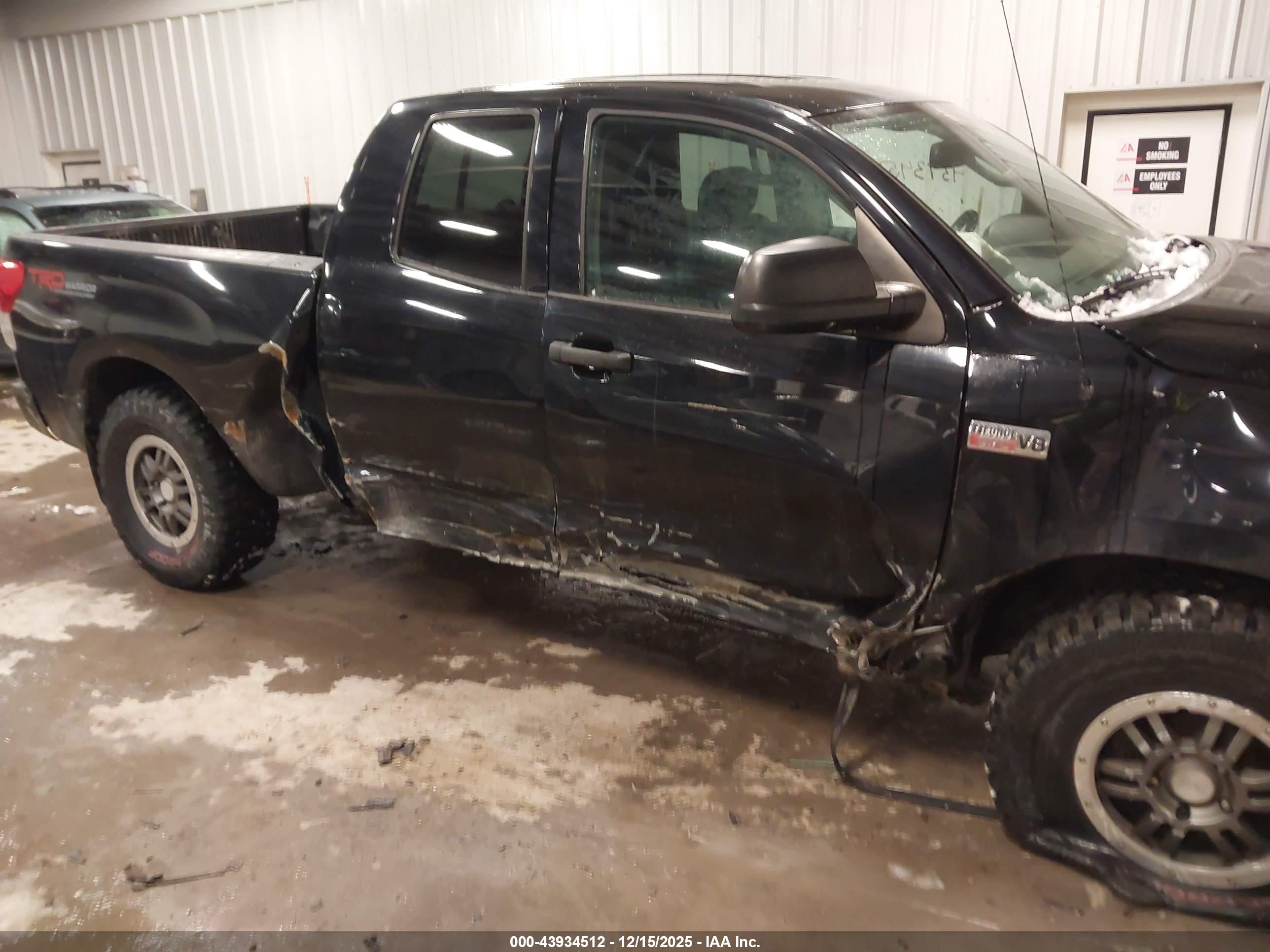 TOYOTA TUNDRA image 6