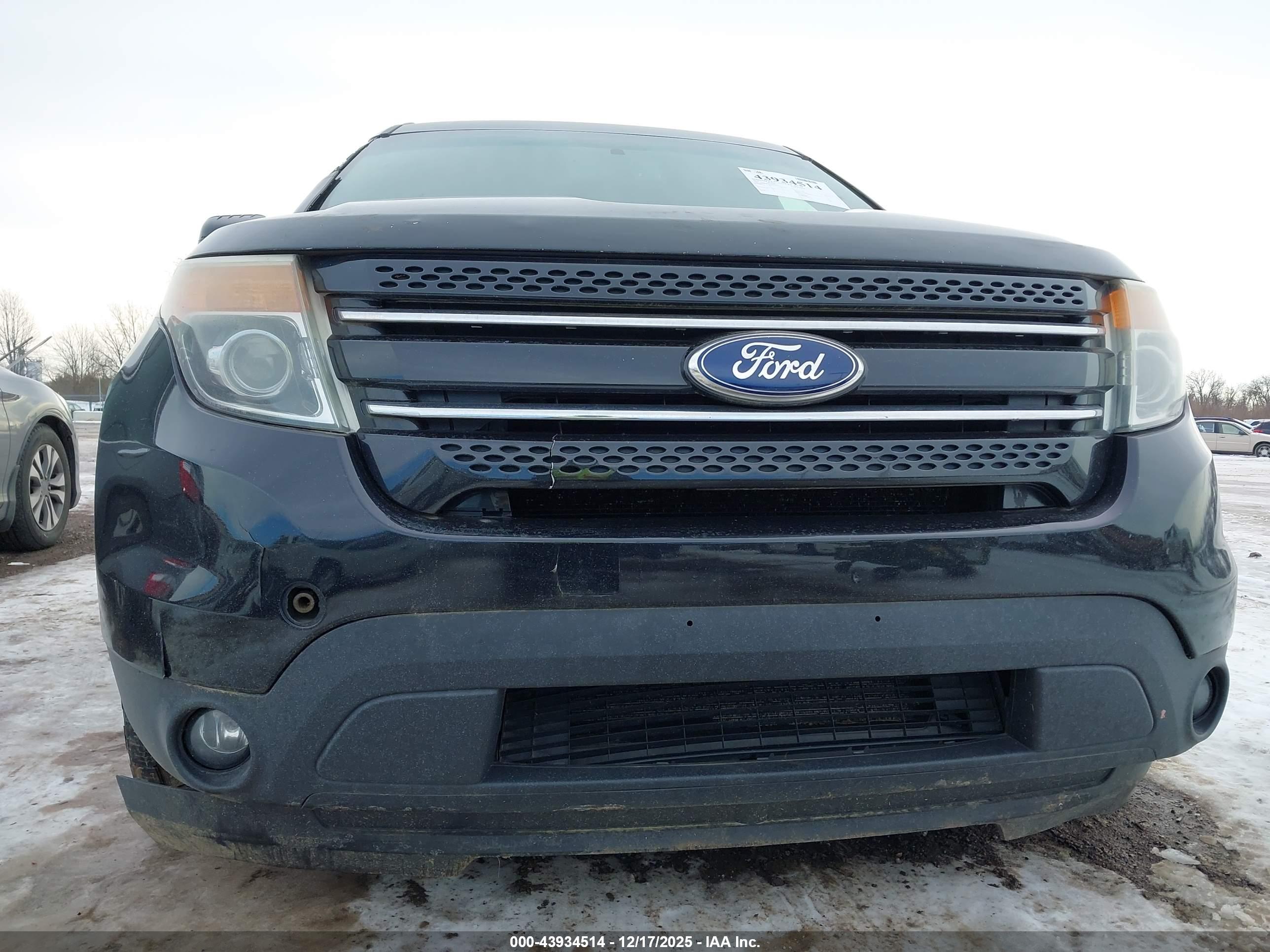 FORD EXPLORER image 6