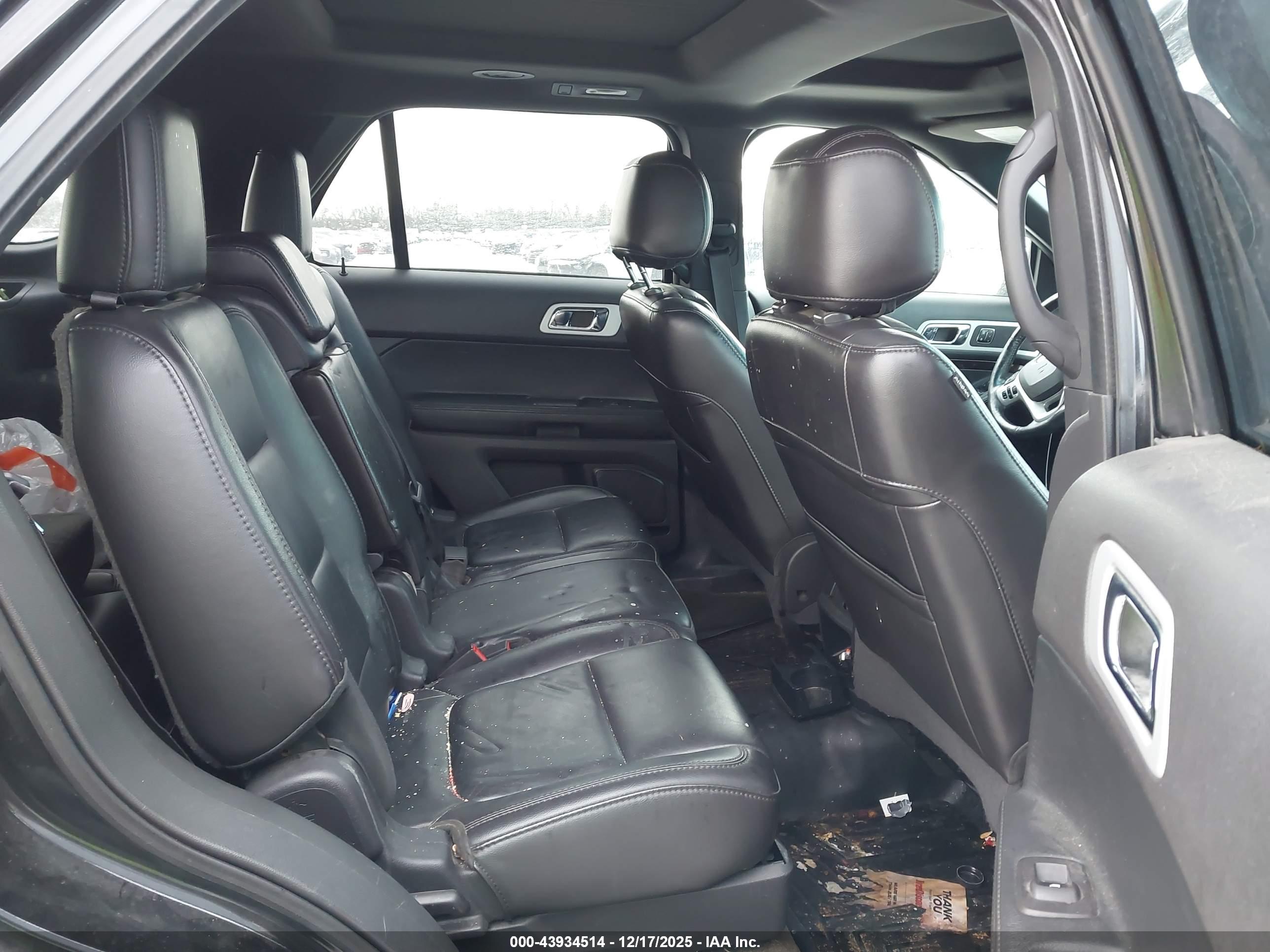 FORD EXPLORER image 8