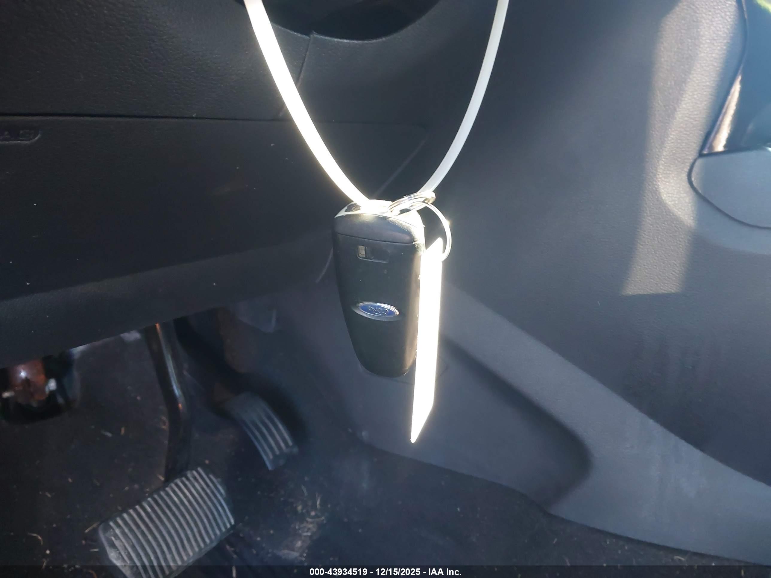 FORD ESCAPE image 11