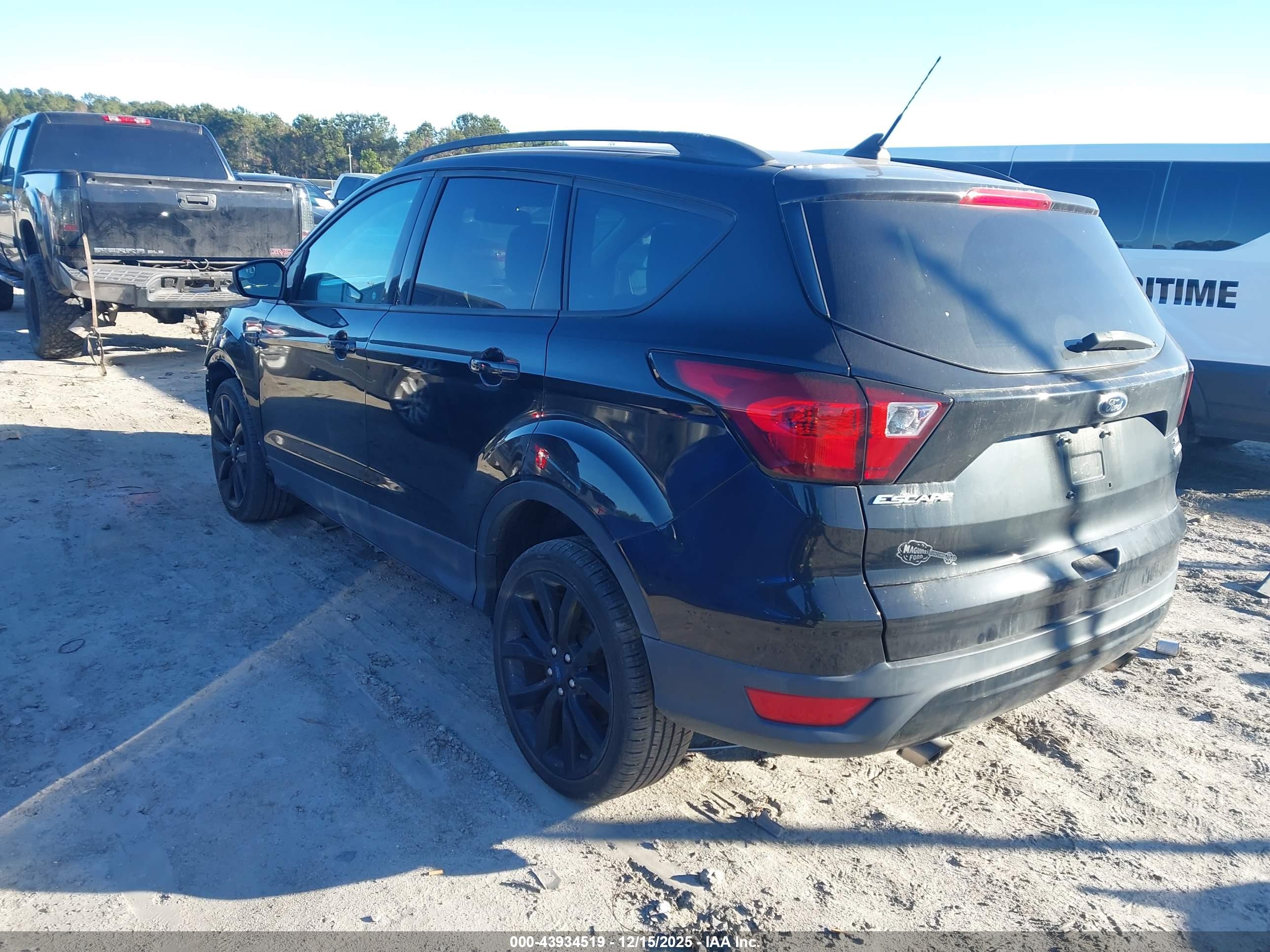 FORD ESCAPE image 3