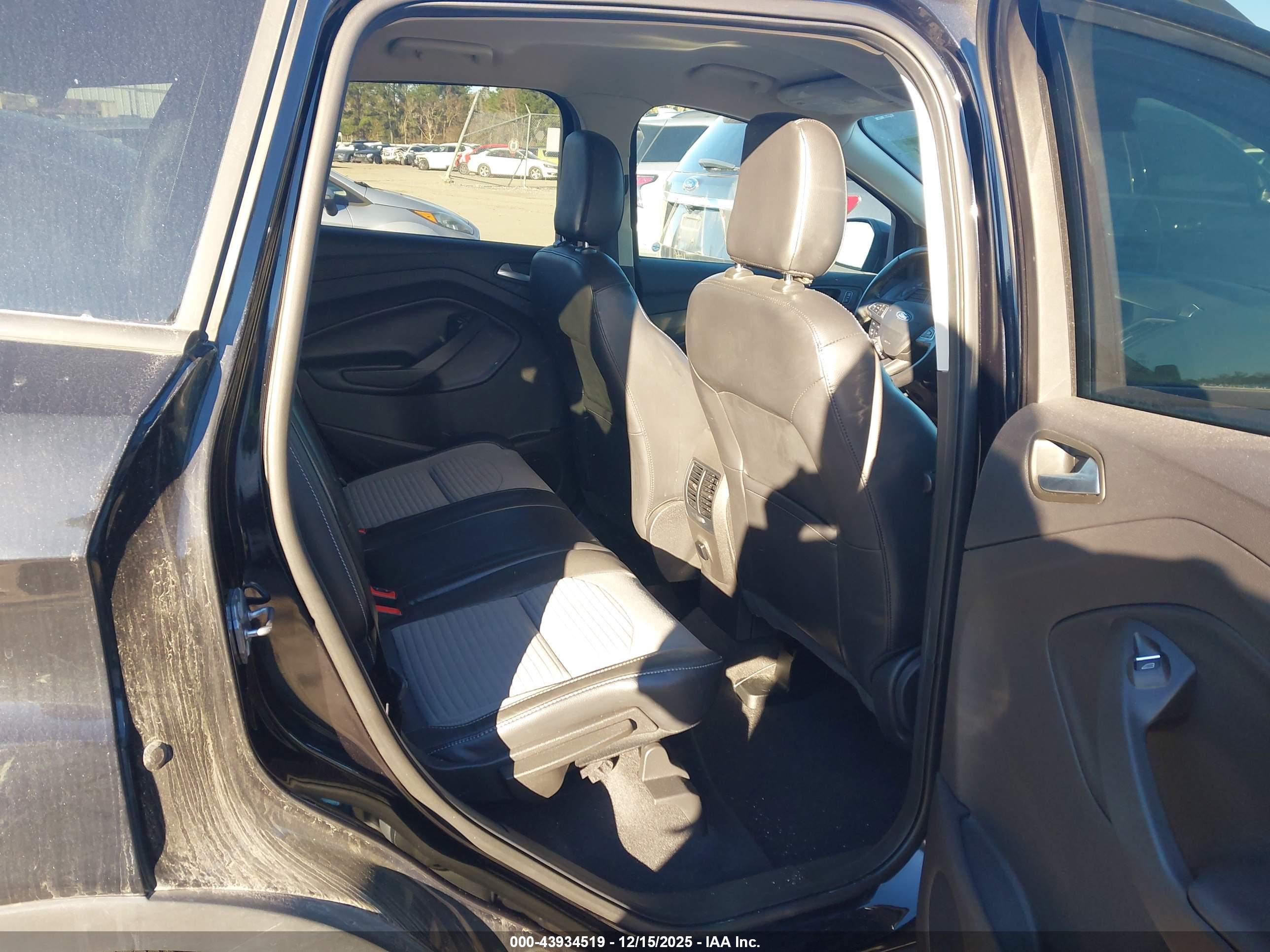 FORD ESCAPE image 8