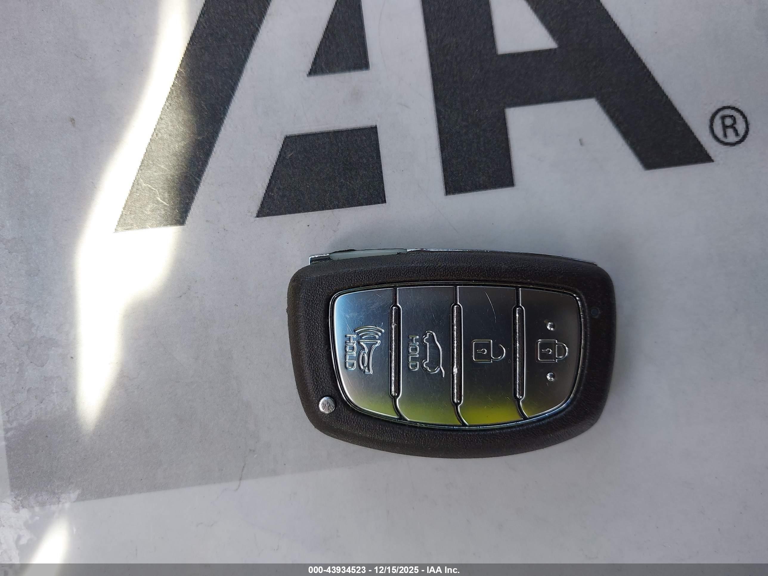 HYUNDAI TUCSON image 11
