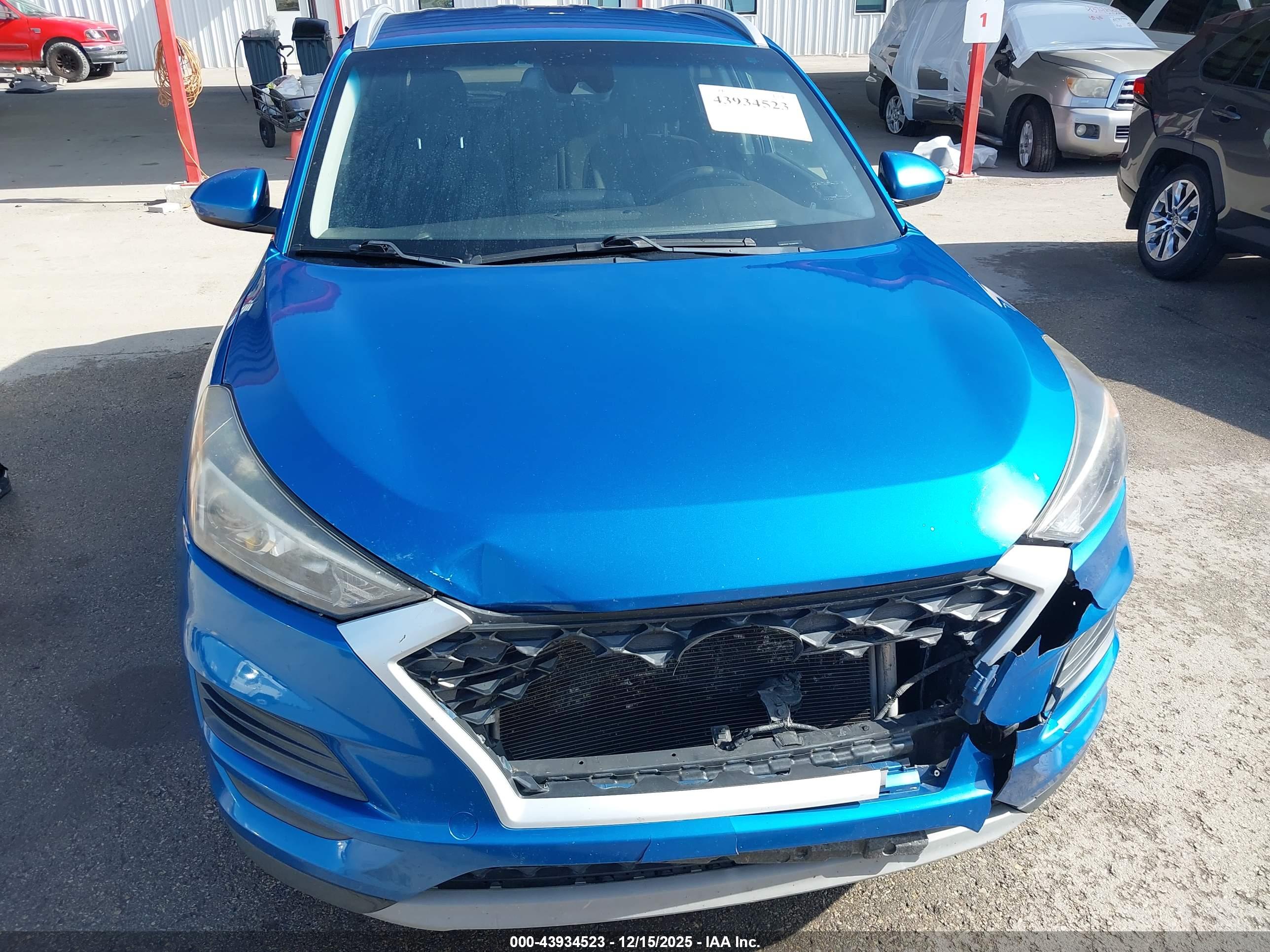 HYUNDAI TUCSON image 6