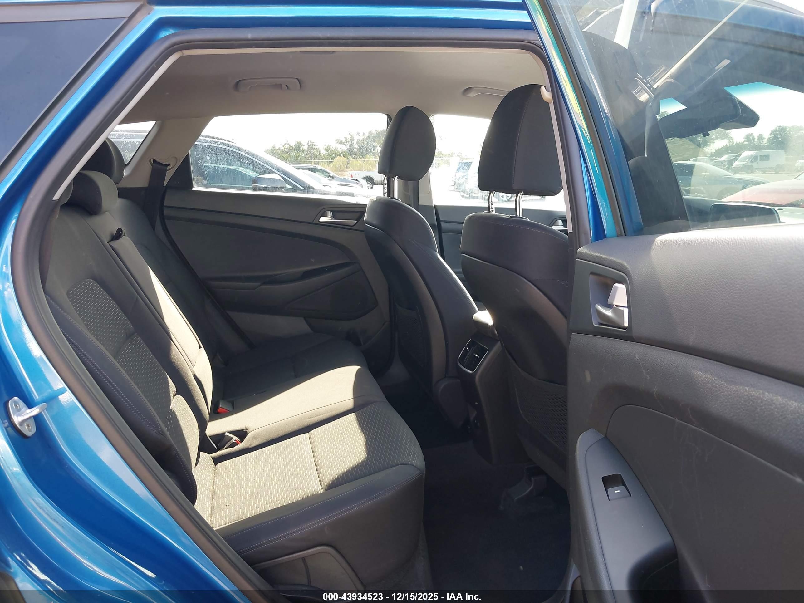 HYUNDAI TUCSON image 8