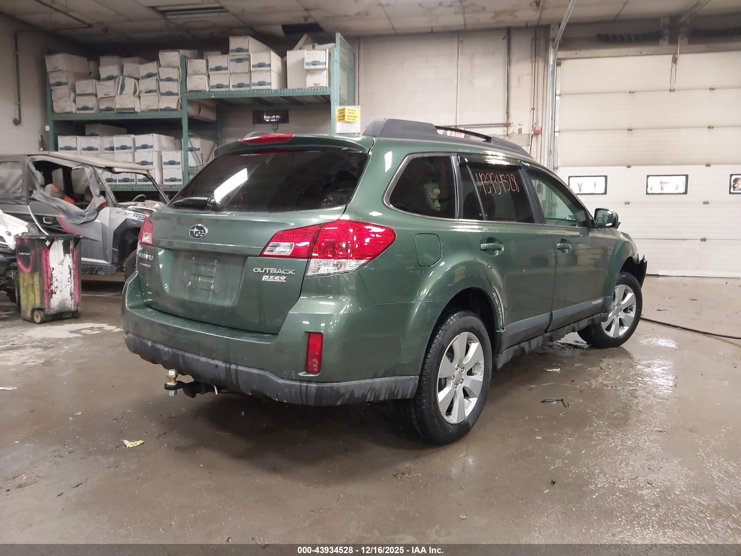 SUBARU OUTBACK image 4