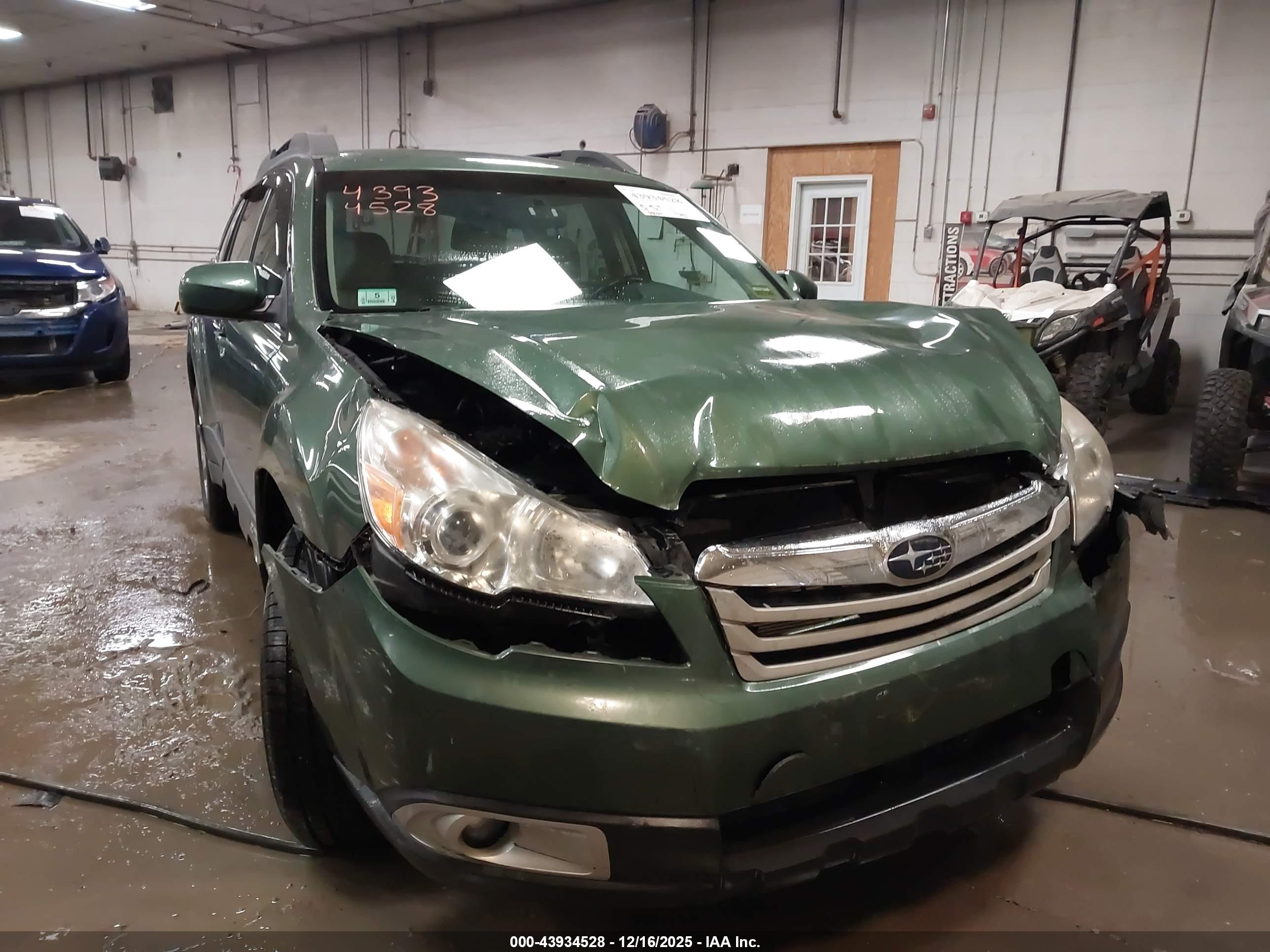 SUBARU OUTBACK image 6