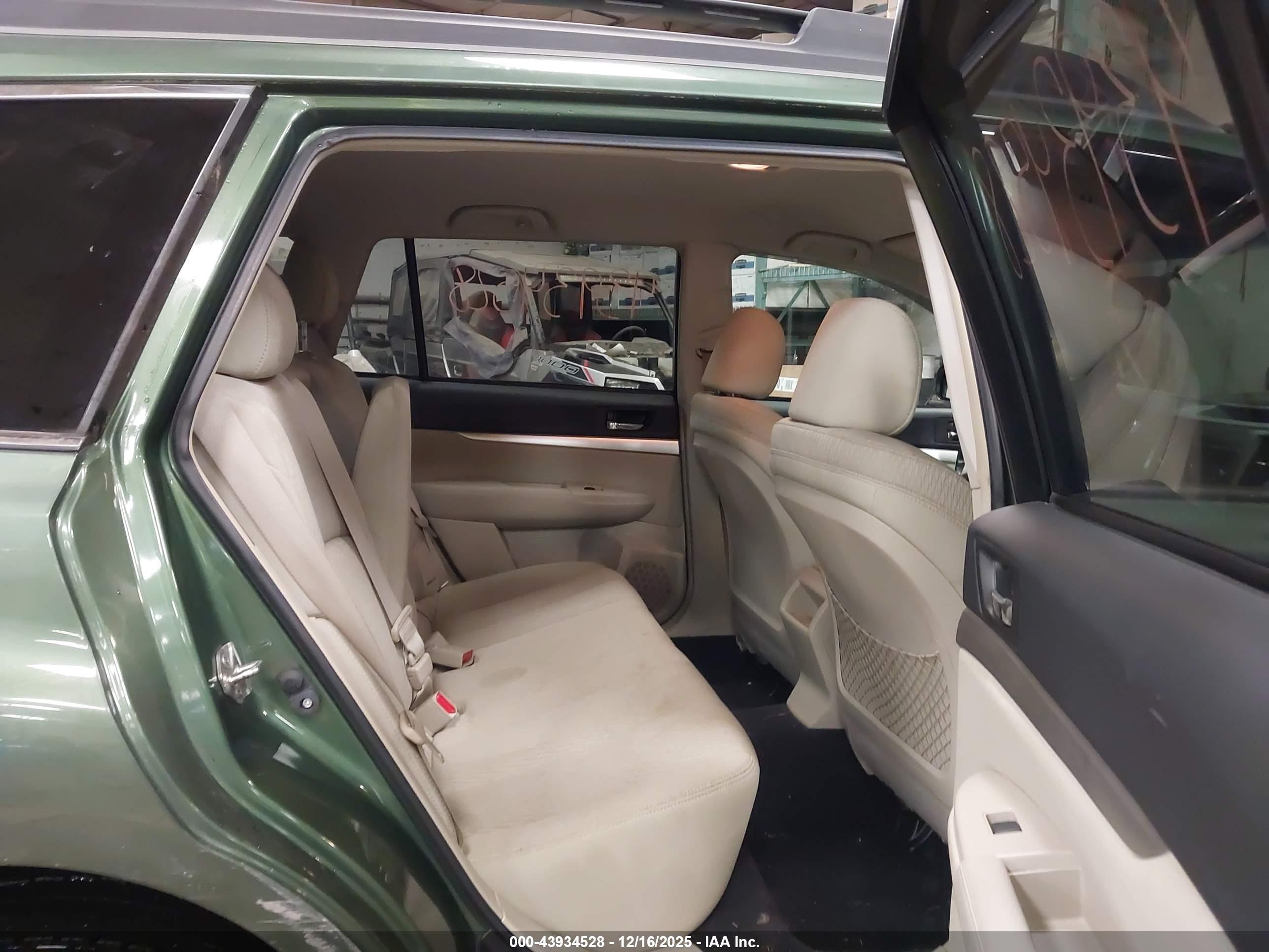 SUBARU OUTBACK image 8