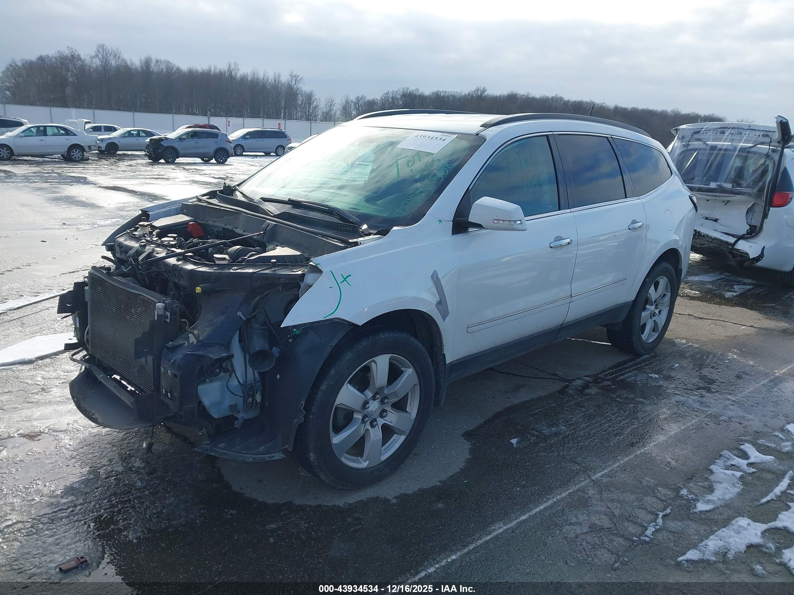 CHEVROLET TRAVERSE image 2