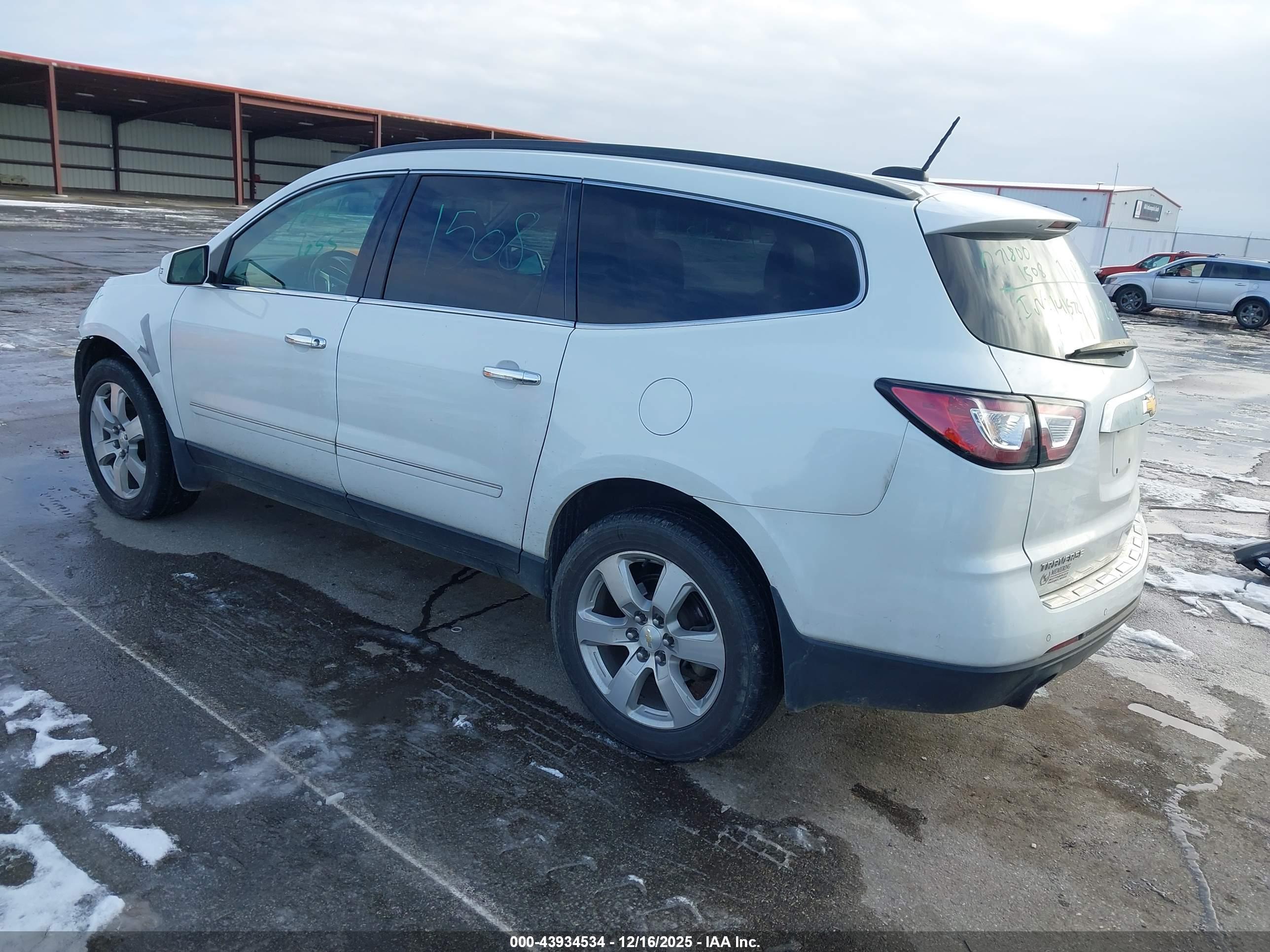 CHEVROLET TRAVERSE image 3