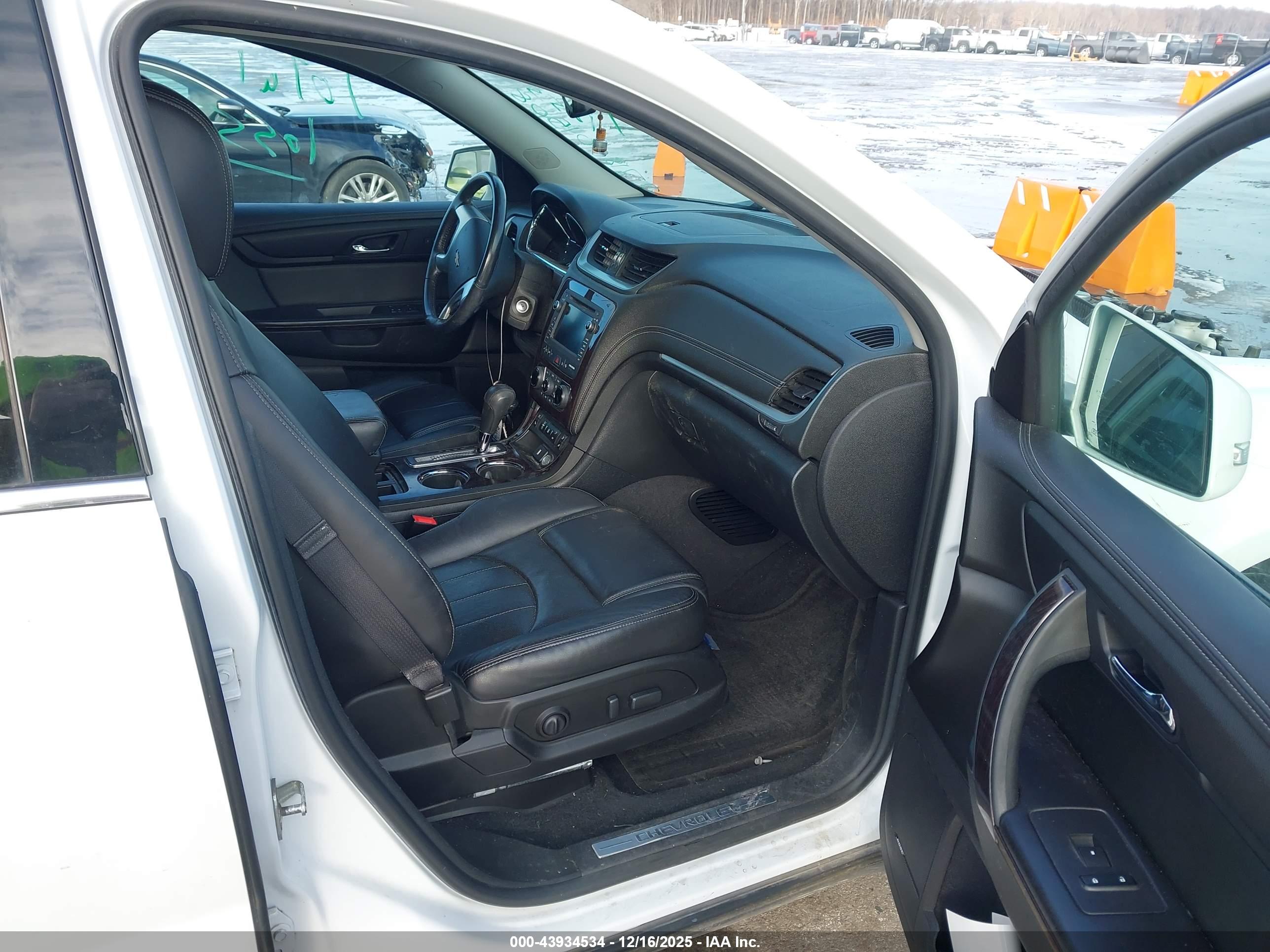 CHEVROLET TRAVERSE image 5