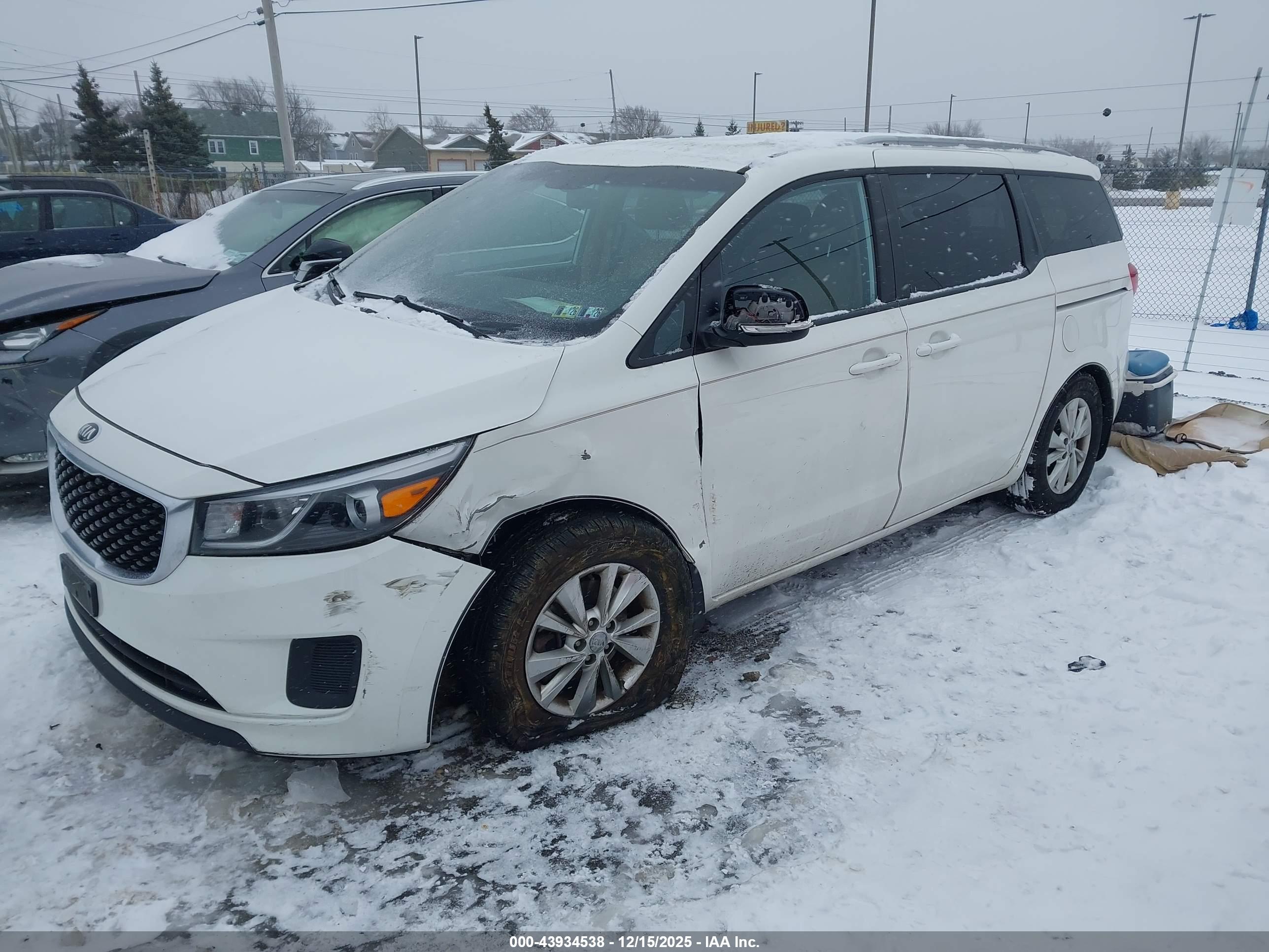 KIA SEDONA image 2