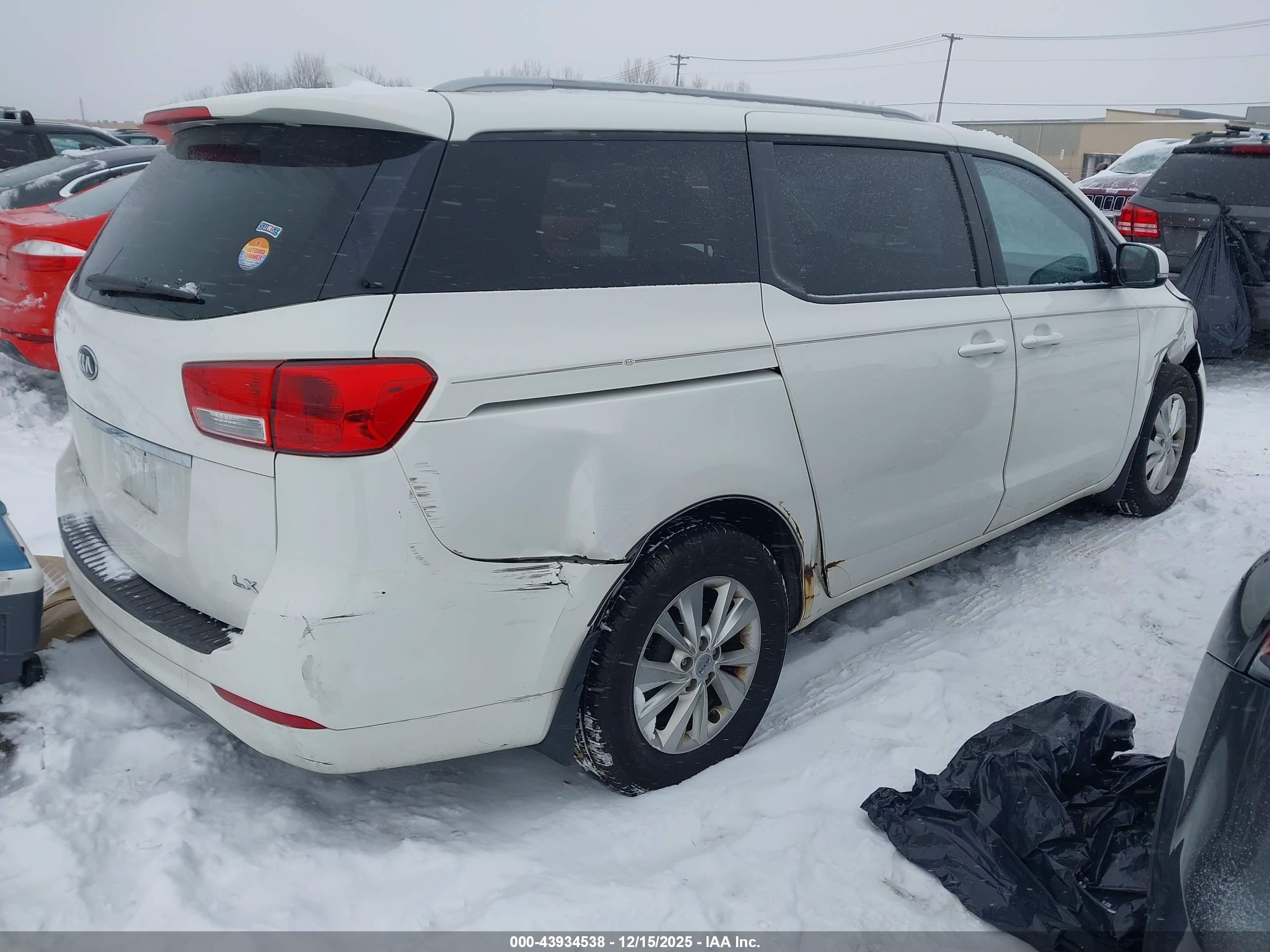 KIA SEDONA image 4