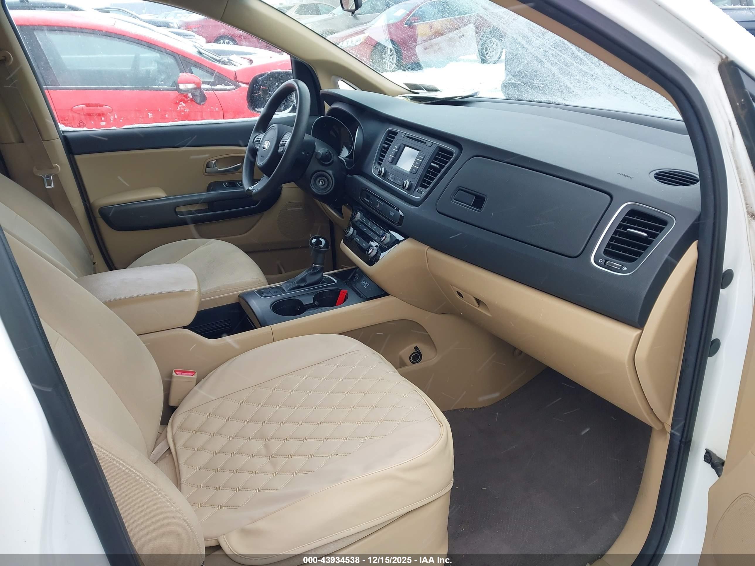 KIA SEDONA image 5