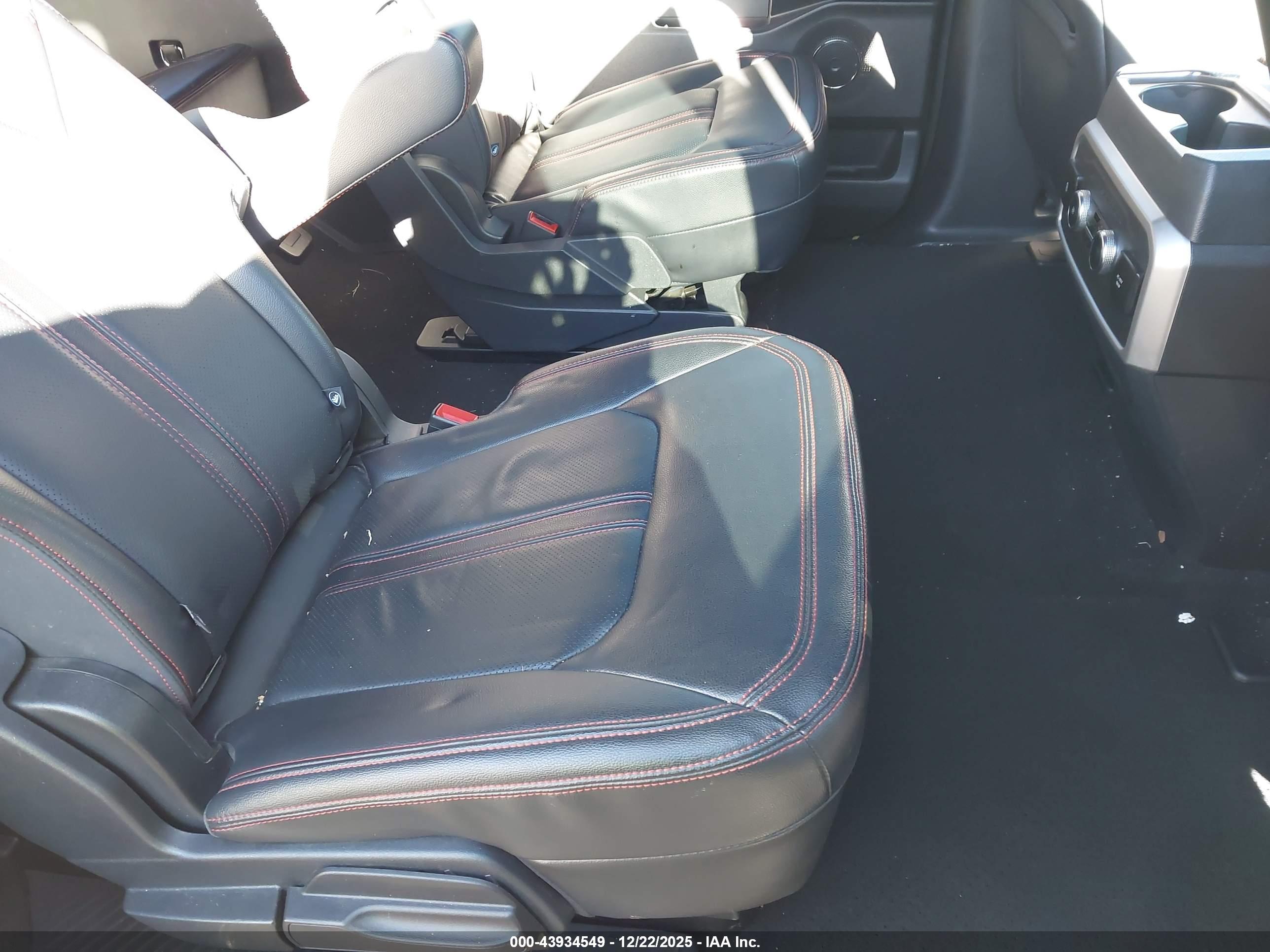 FORD EXPEDITION image 8