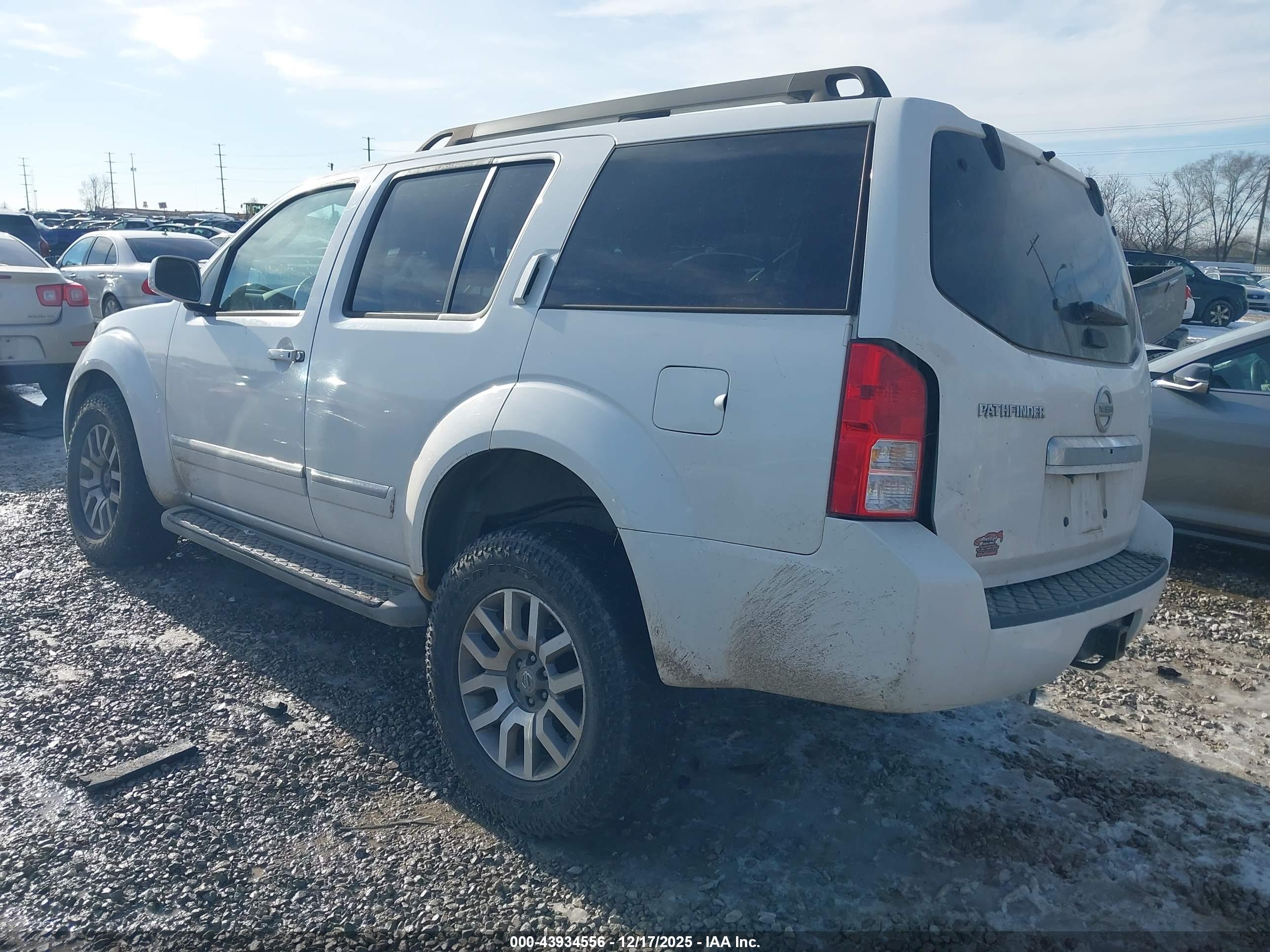 NISSAN PATHFINDER image 3