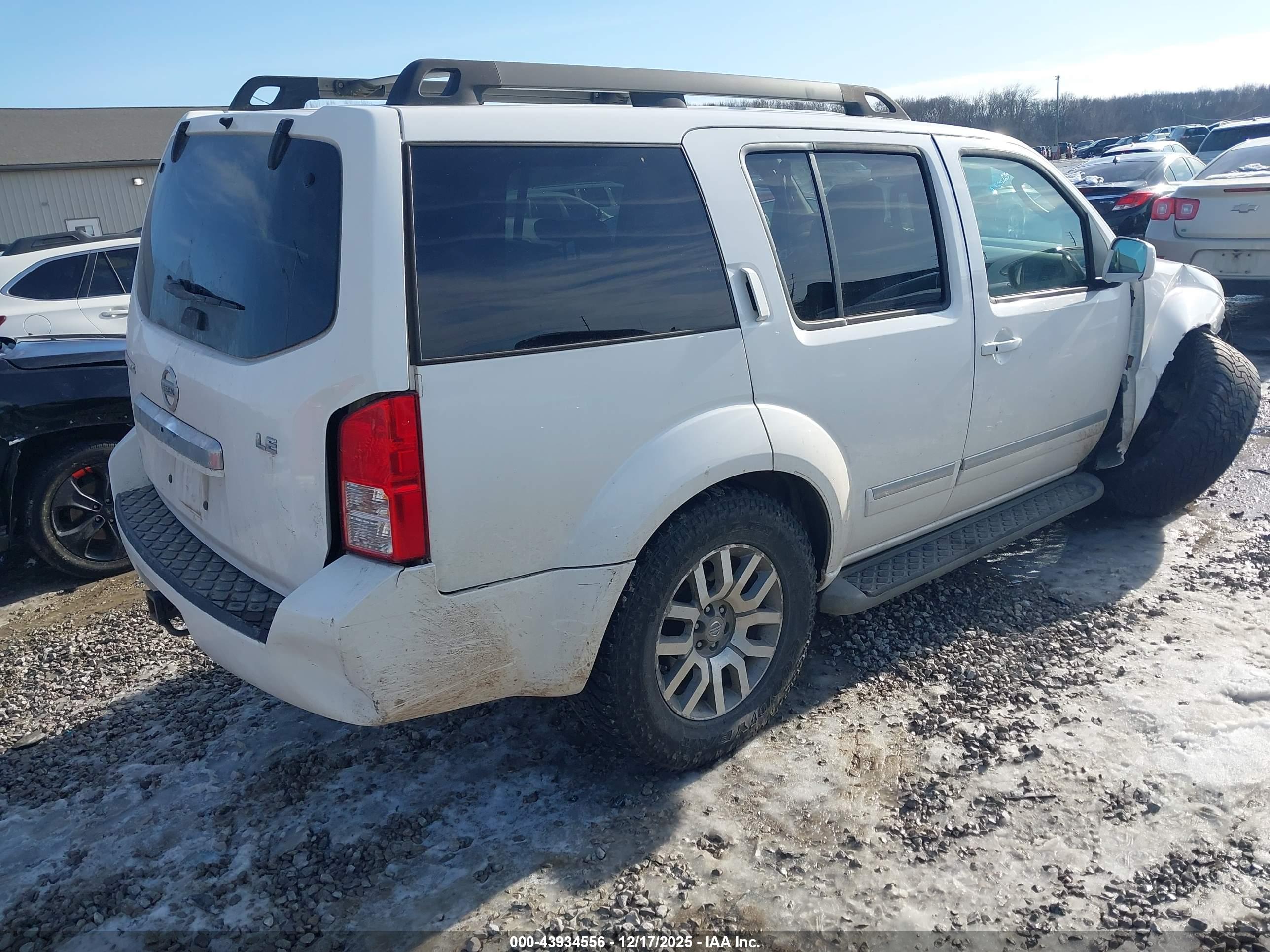 NISSAN PATHFINDER image 4
