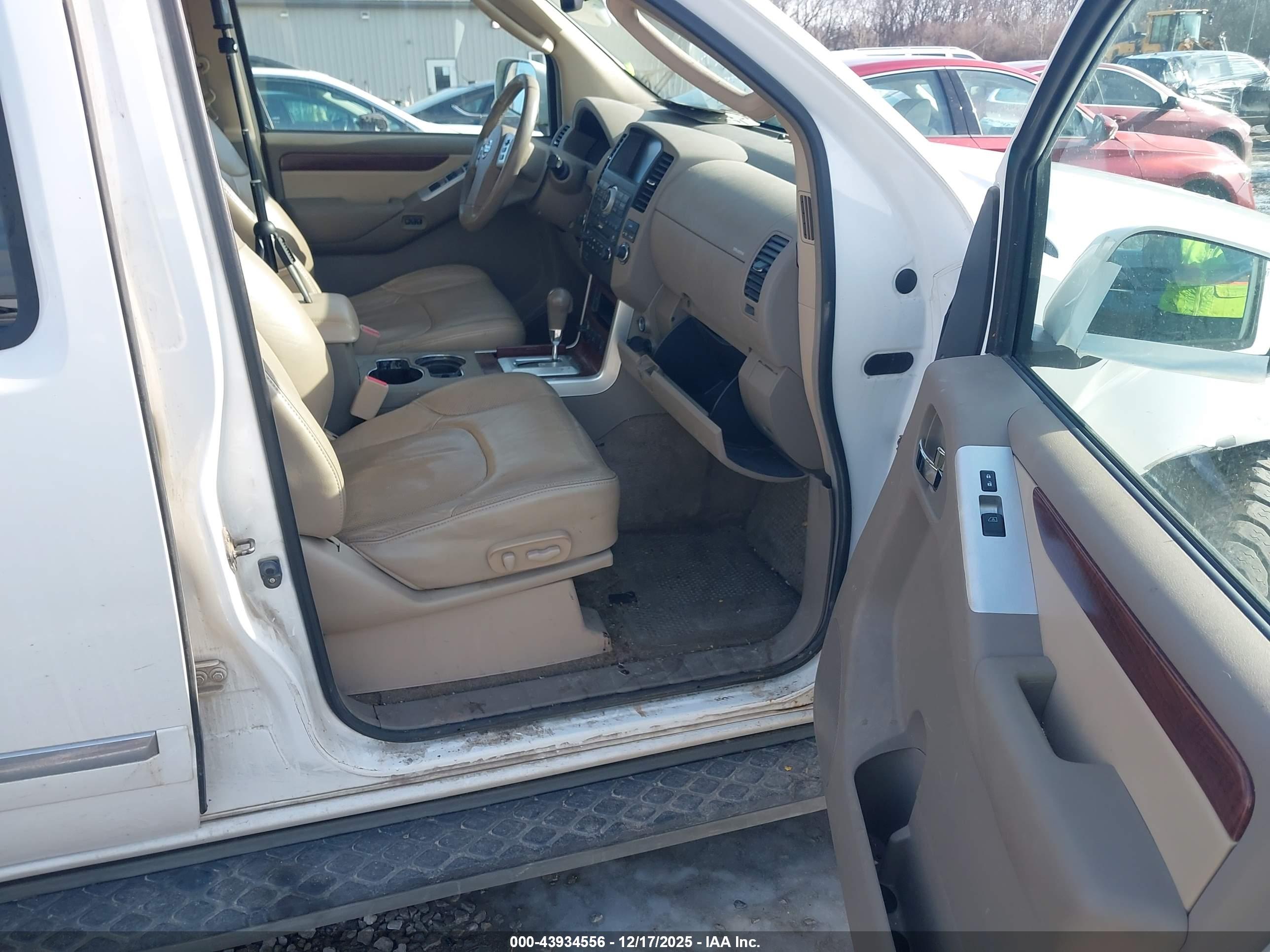 NISSAN PATHFINDER image 5