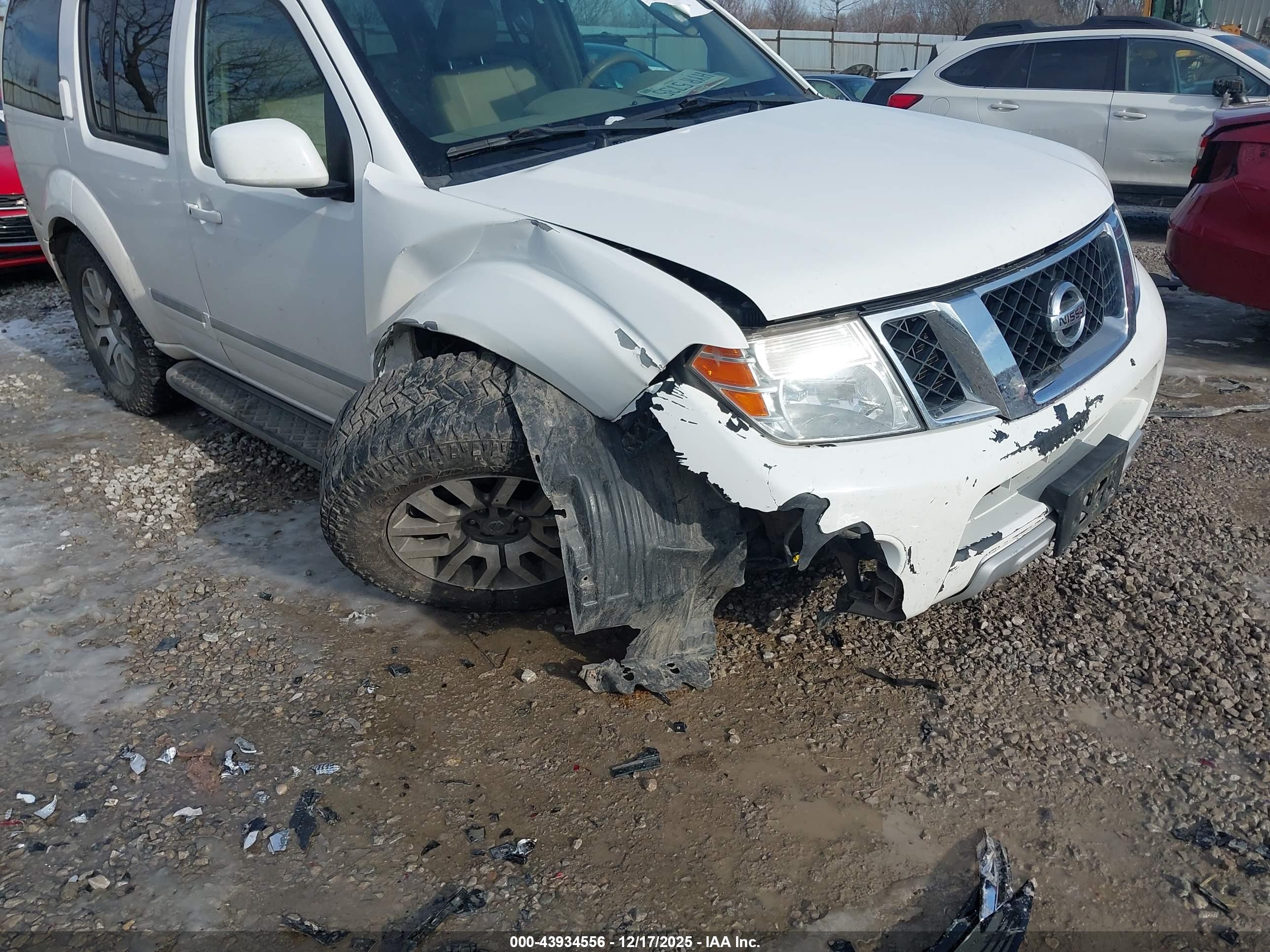 NISSAN PATHFINDER image 6