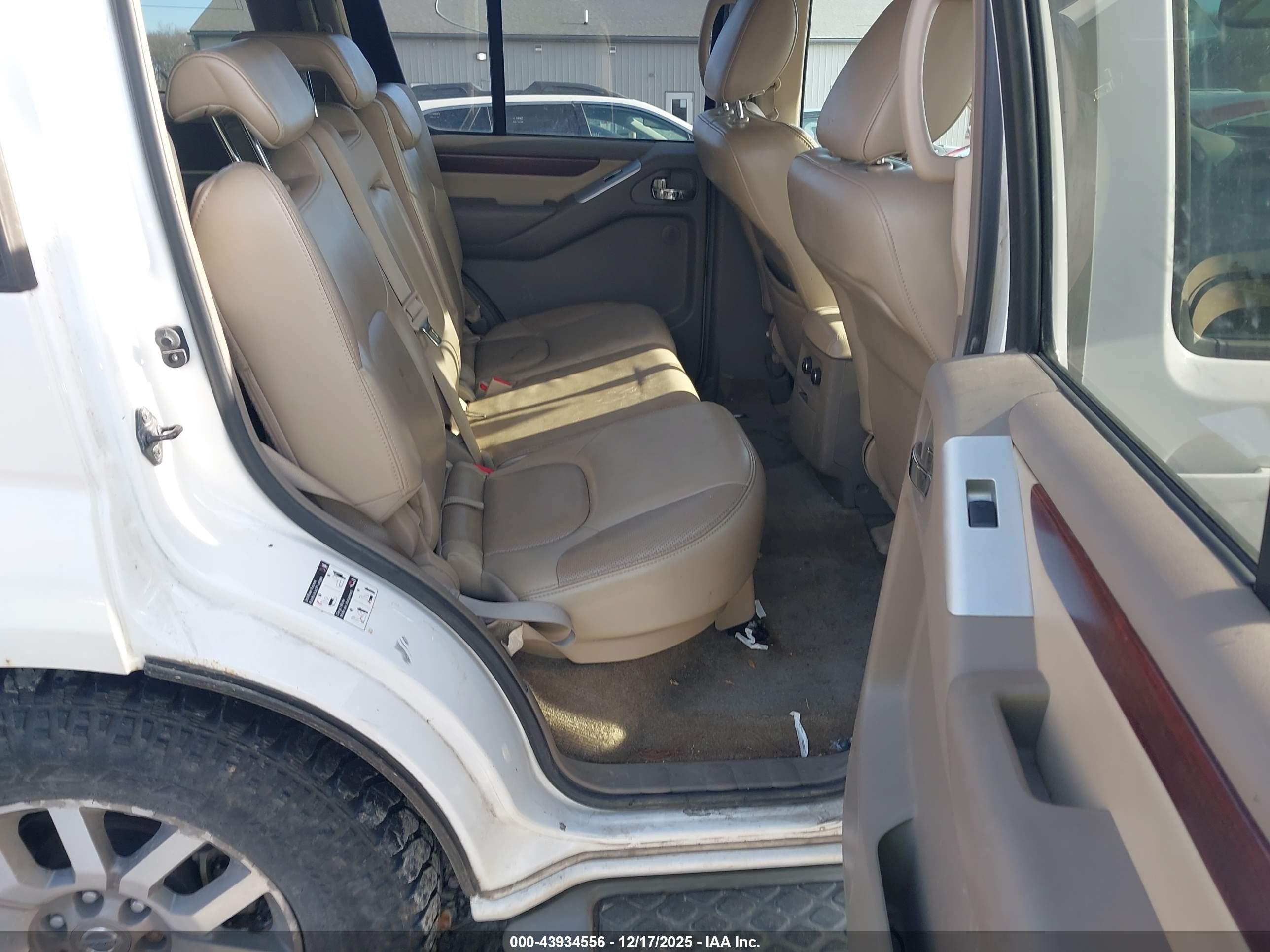 NISSAN PATHFINDER image 8