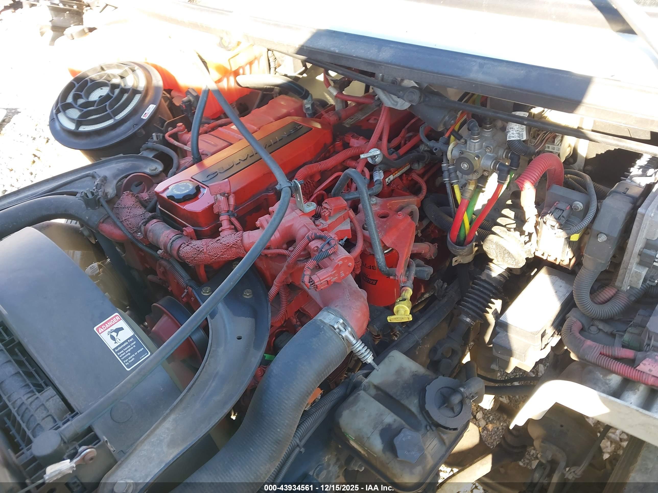 FREIGHTLINER M2 image 10