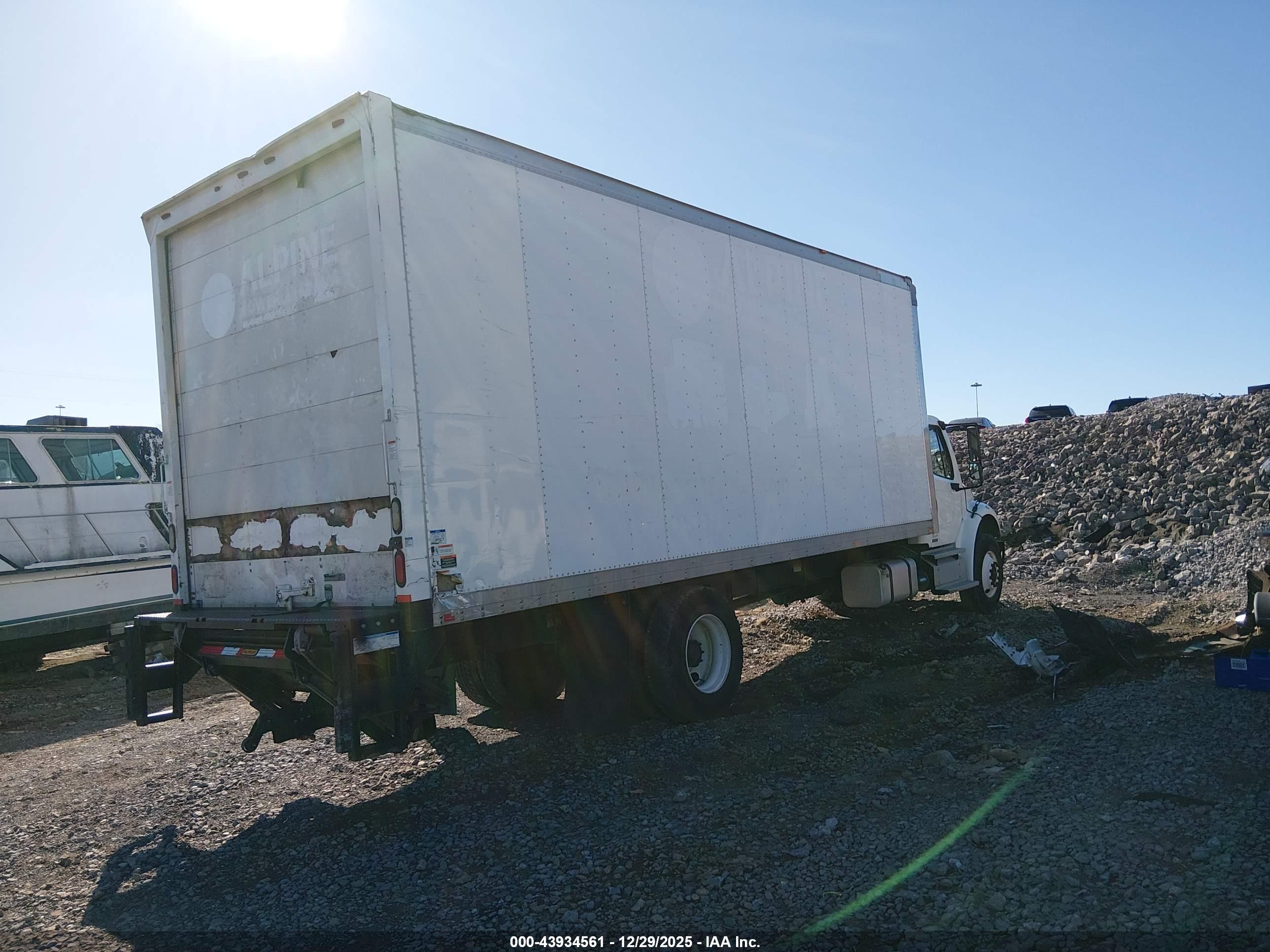 FREIGHTLINER M2 image 4
