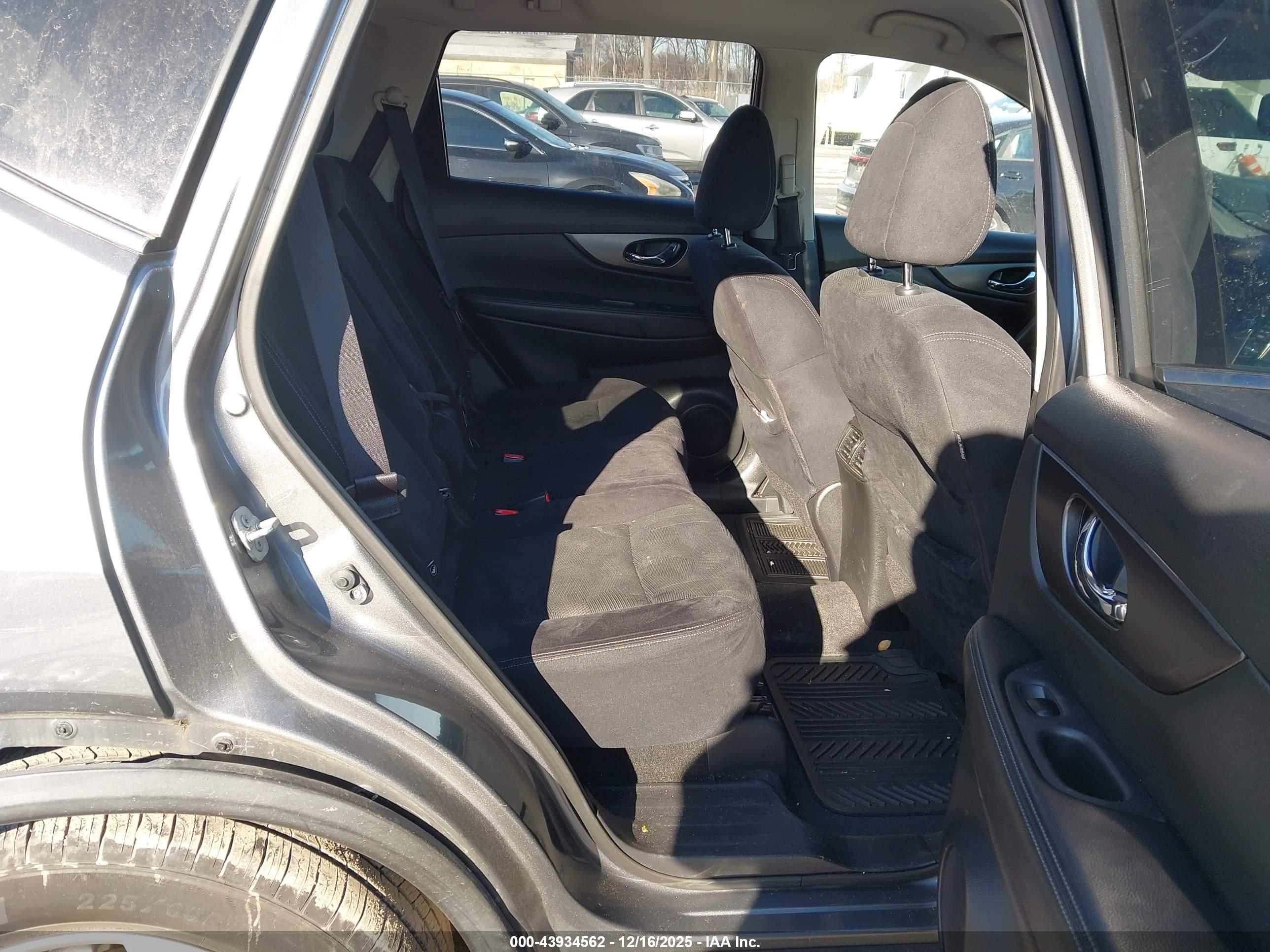 NISSAN ROGUE image 8