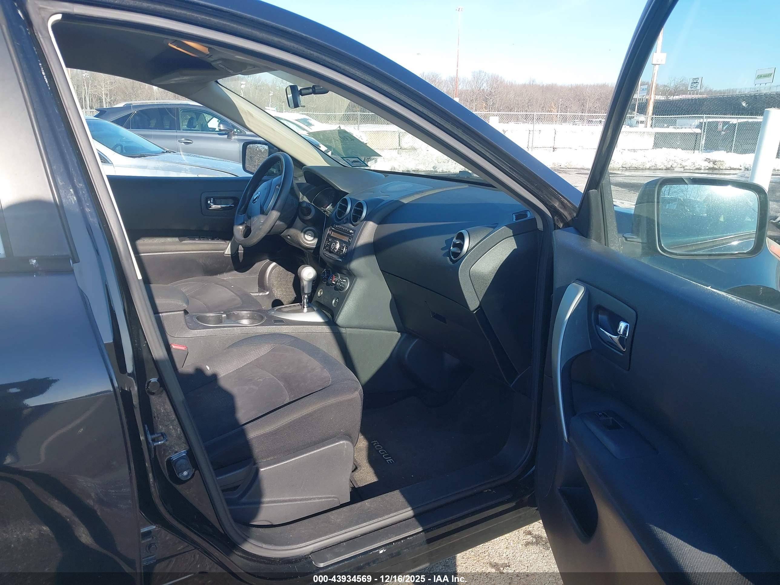 NISSAN ROGUE image 5