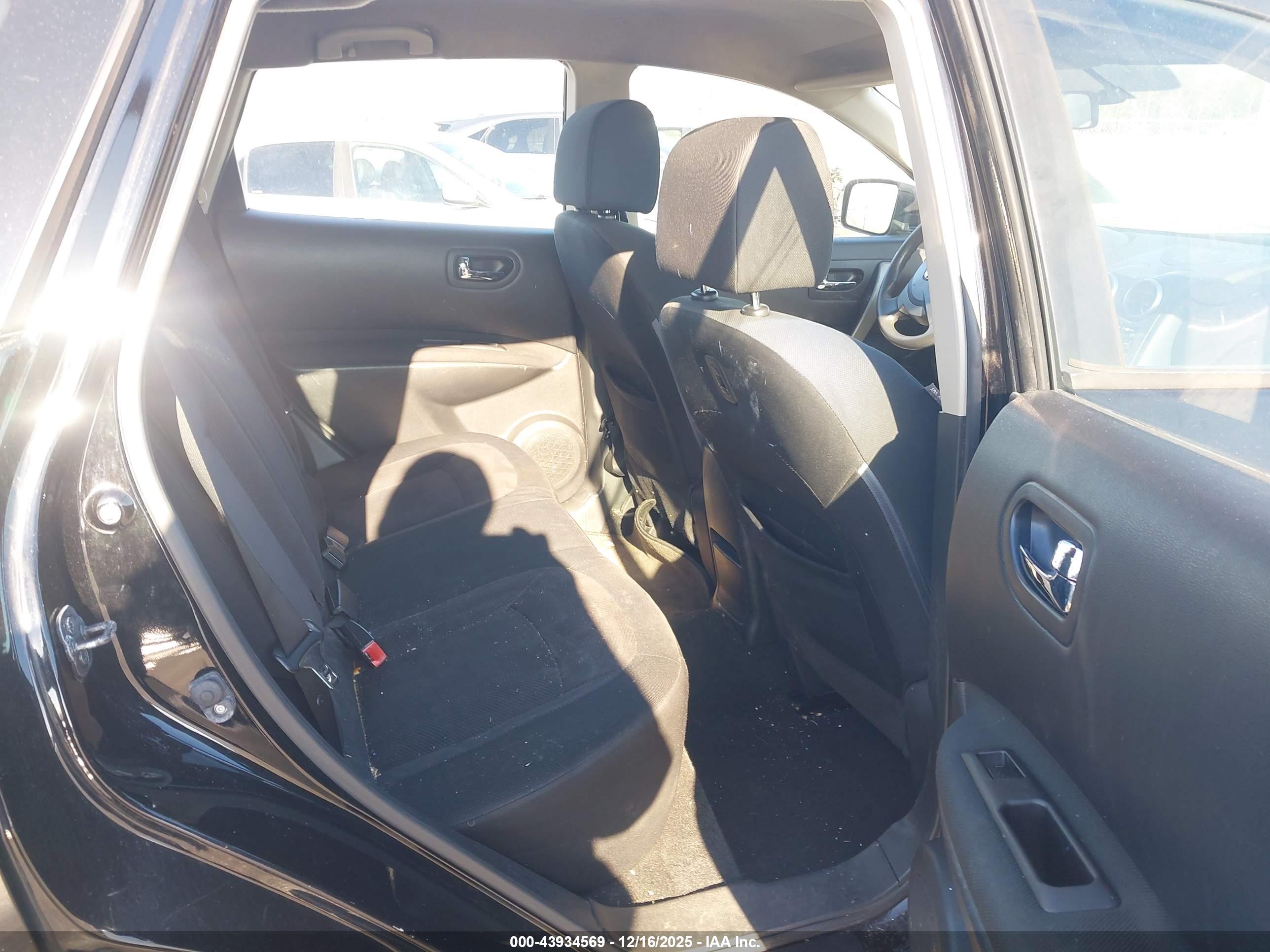 NISSAN ROGUE image 8