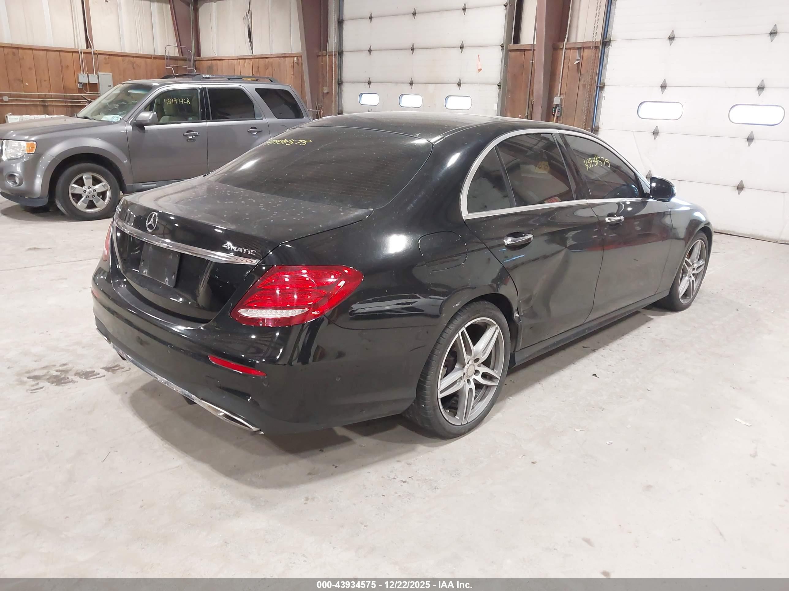 MERCEDES-BENZ E image 4
