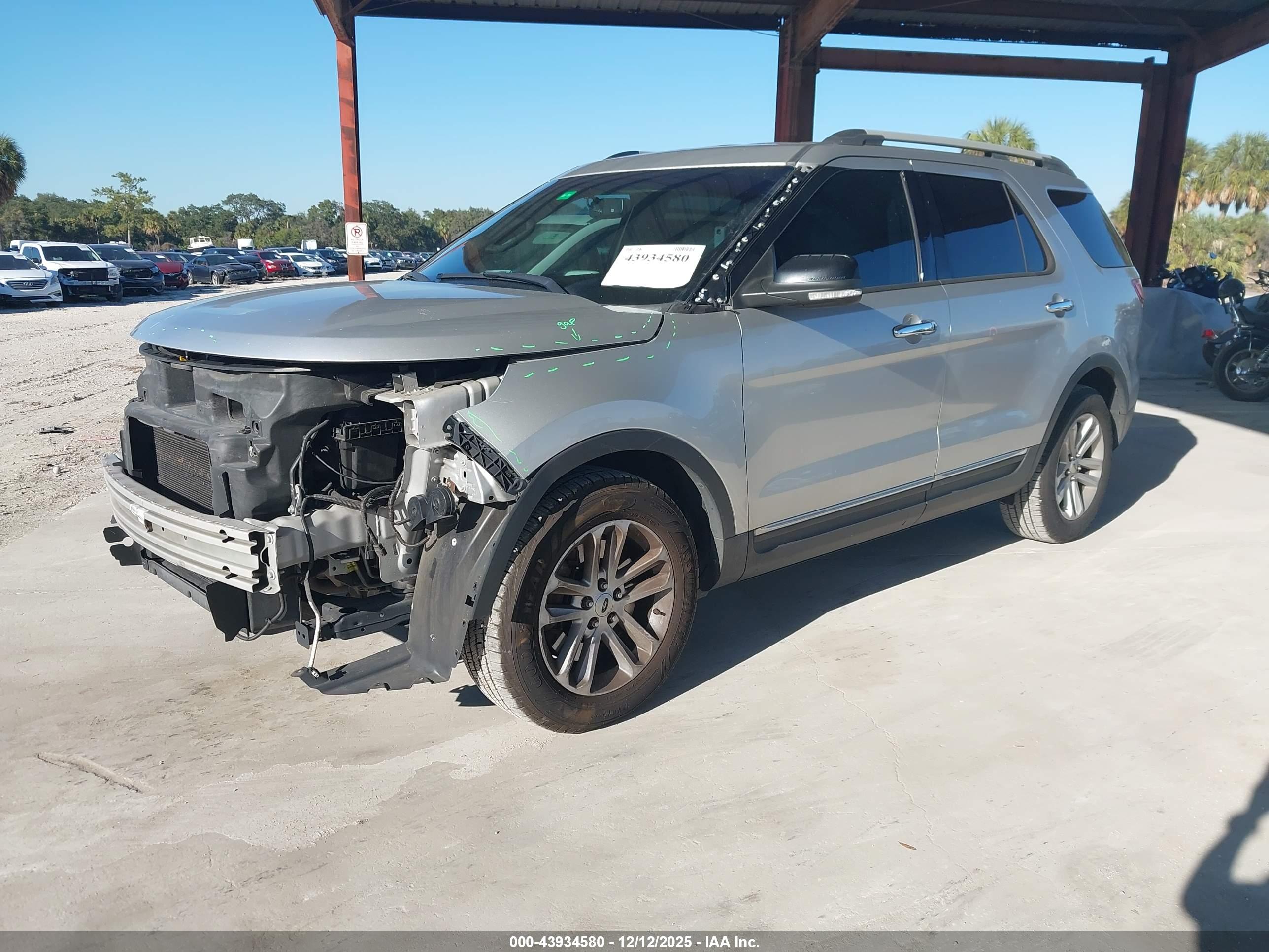 FORD EXPLORER image 2