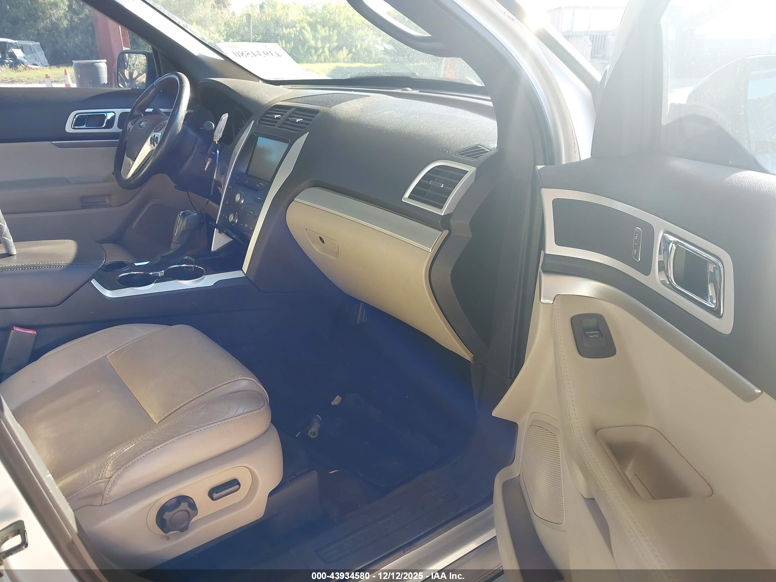 FORD EXPLORER image 5