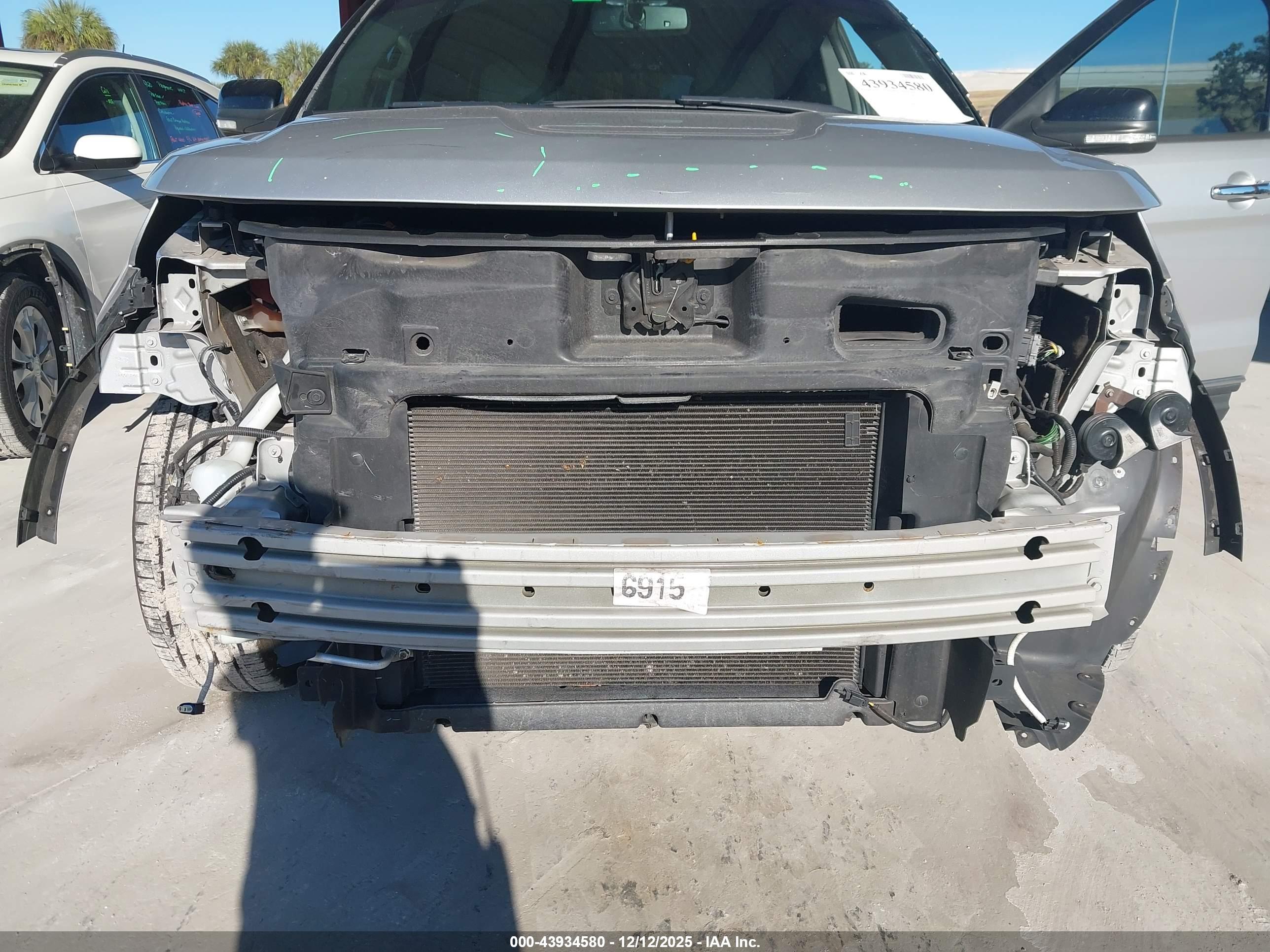 FORD EXPLORER image 6