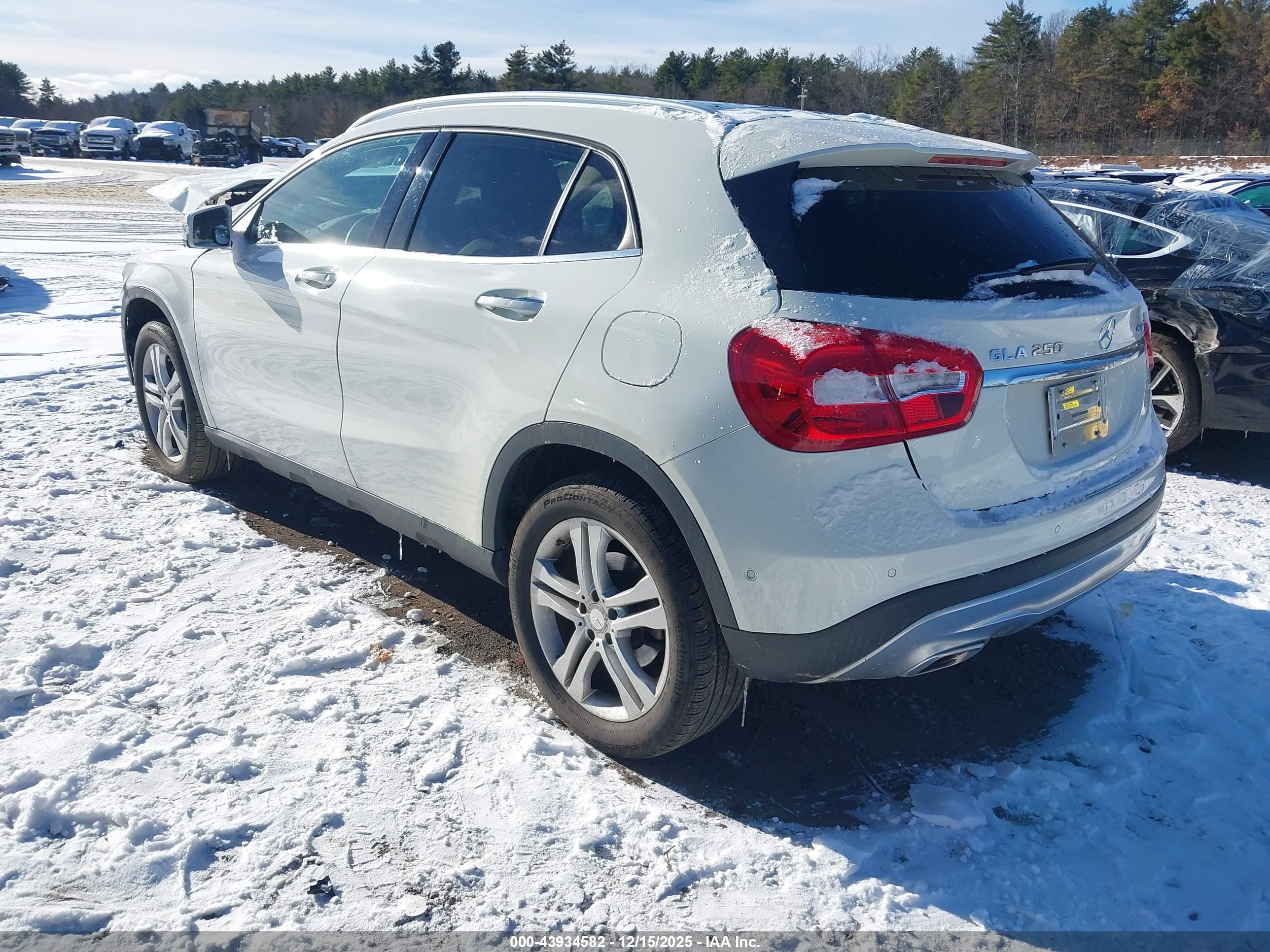 MERCEDES-BENZ GLA image 3