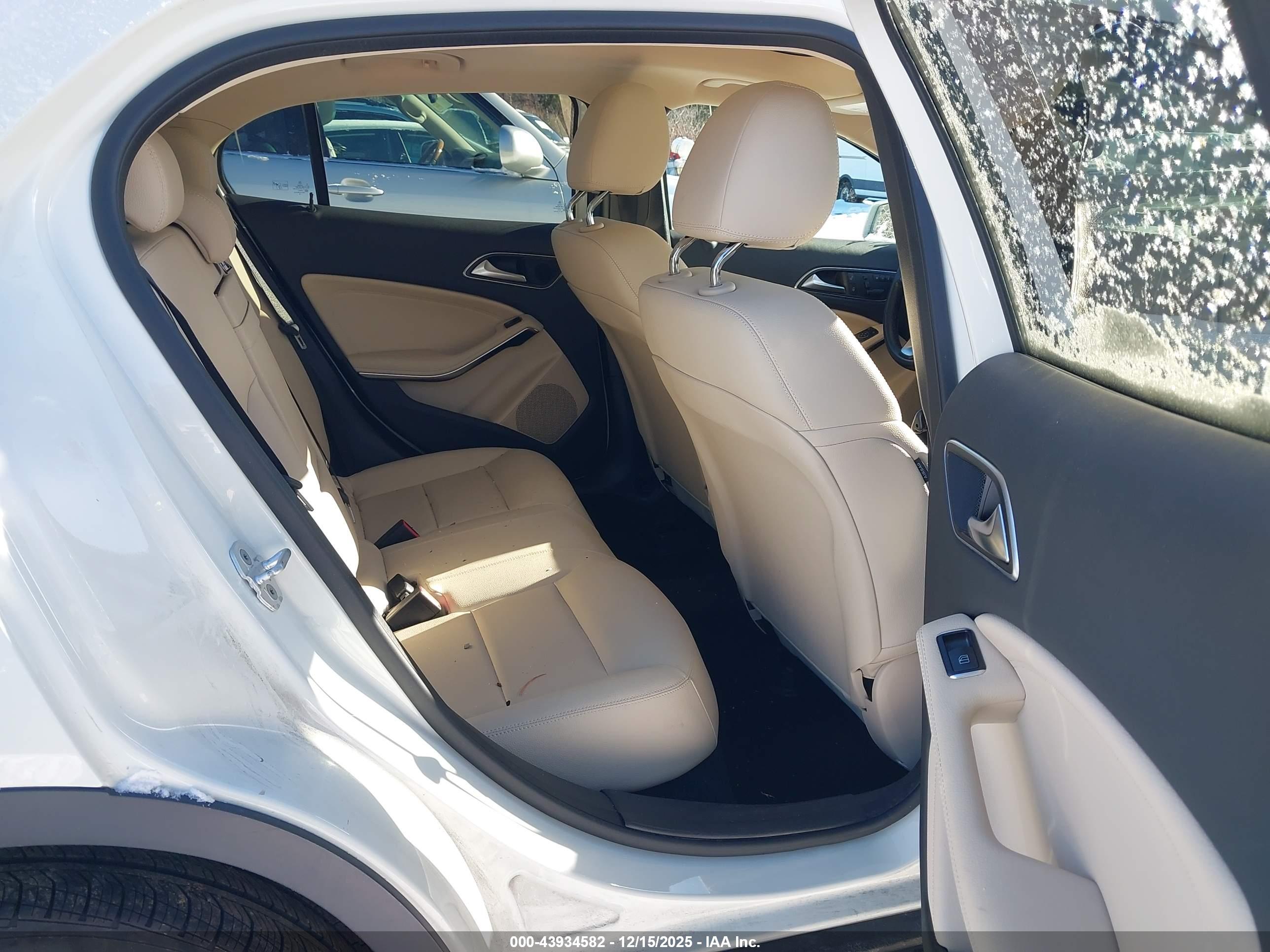 MERCEDES-BENZ GLA image 8
