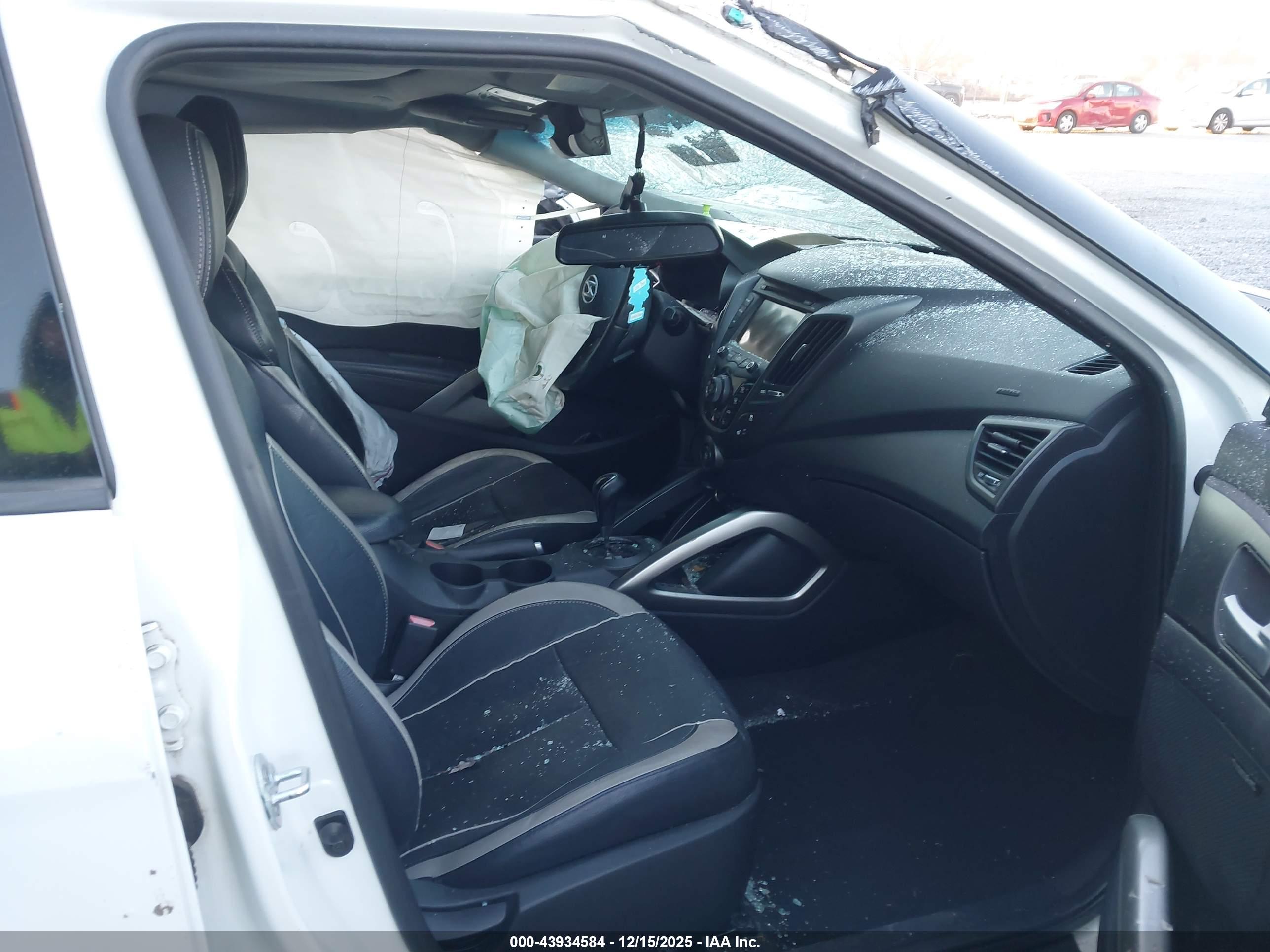 HYUNDAI VELOSTER image 5
