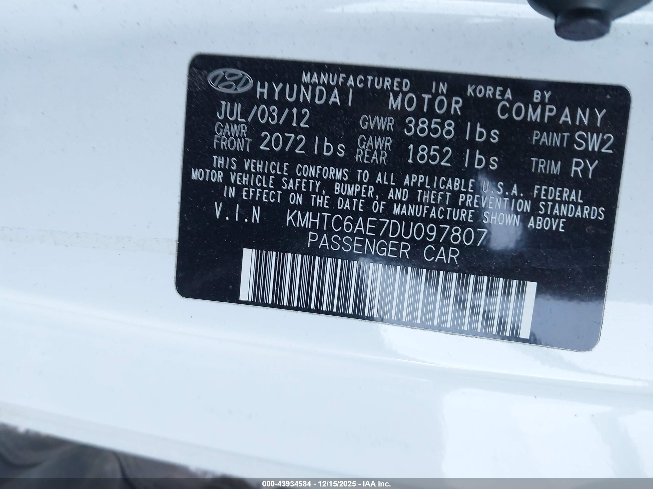 HYUNDAI VELOSTER image 9