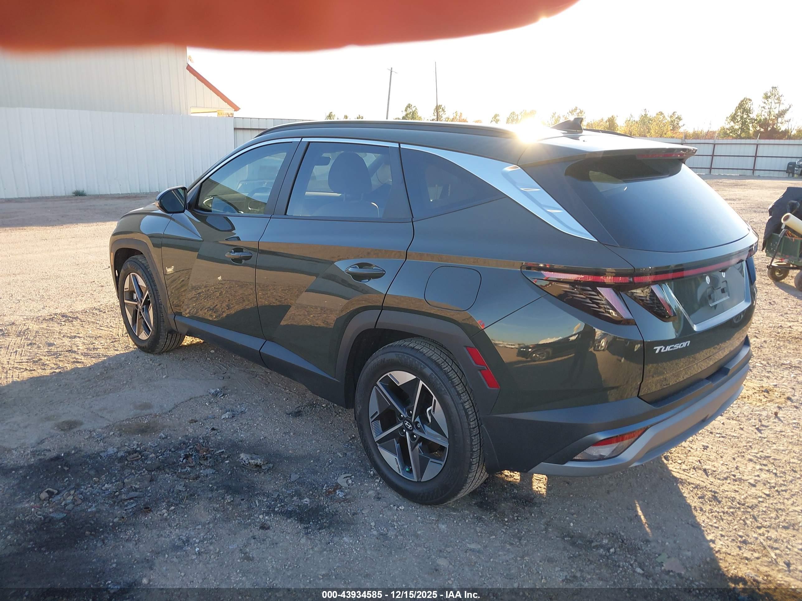 HYUNDAI TUCSON image 3