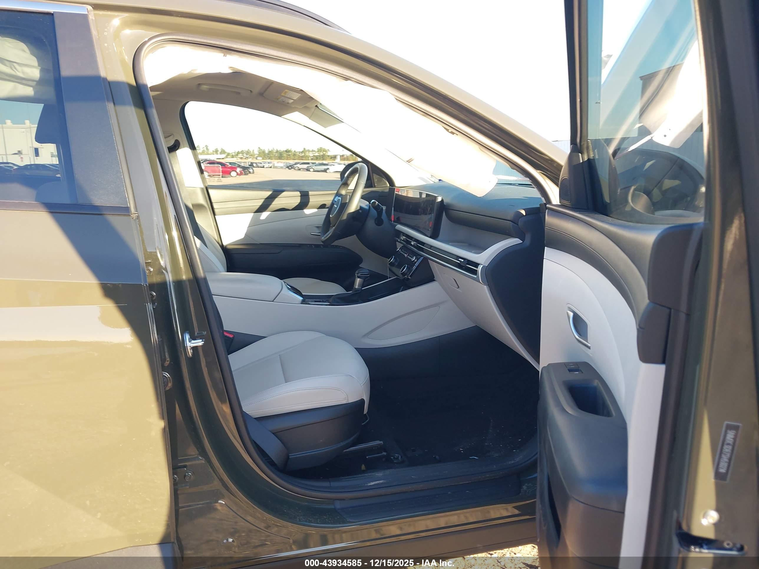 HYUNDAI TUCSON image 5