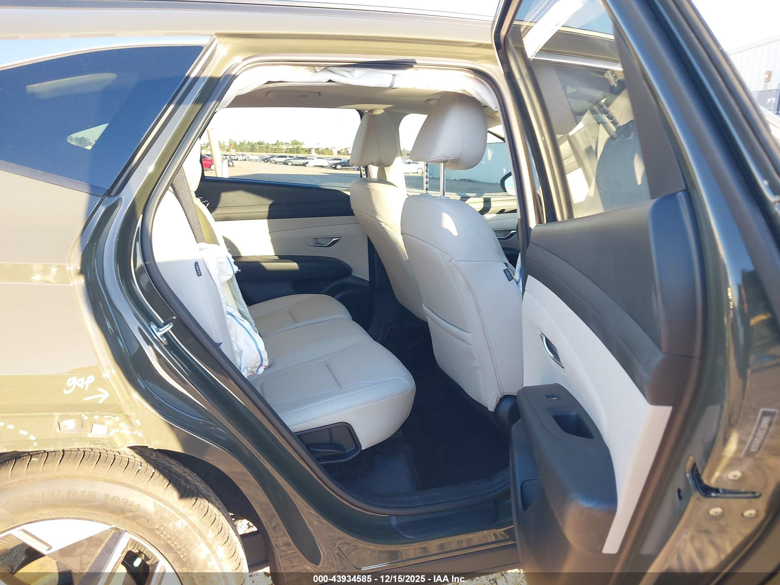 HYUNDAI TUCSON image 8