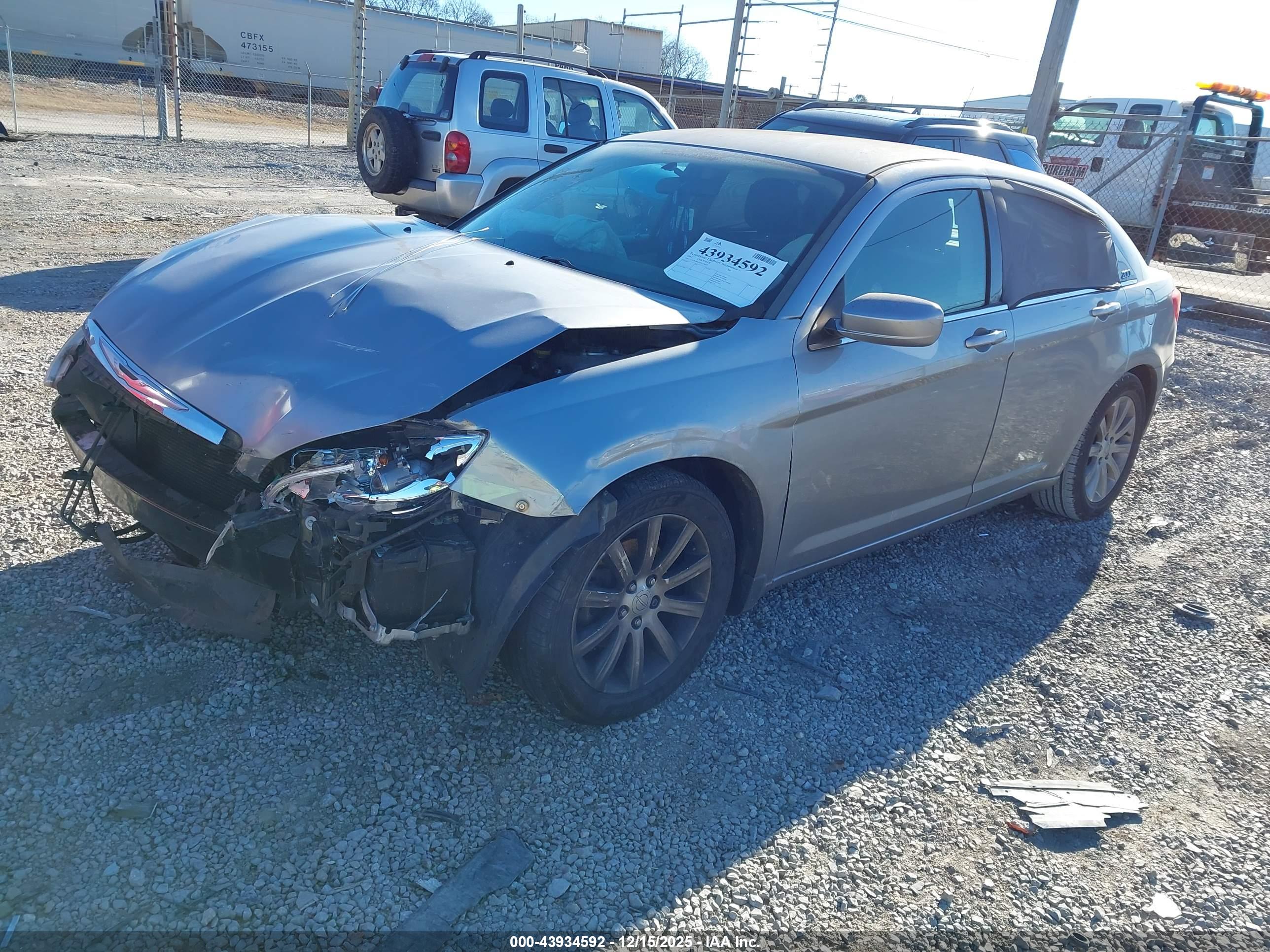 CHRYSLER 200 image 2