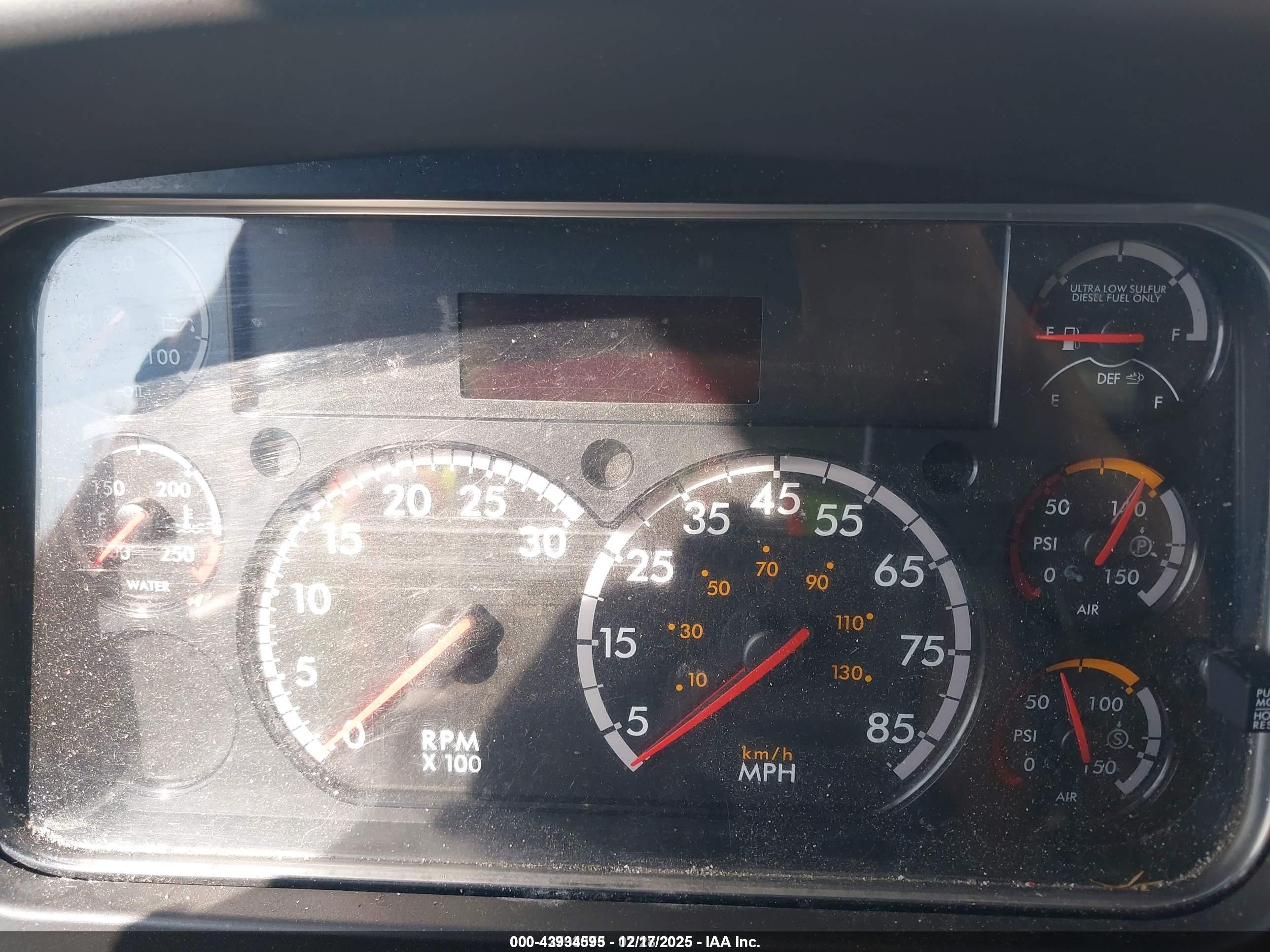 FREIGHTLINER M2 image 6